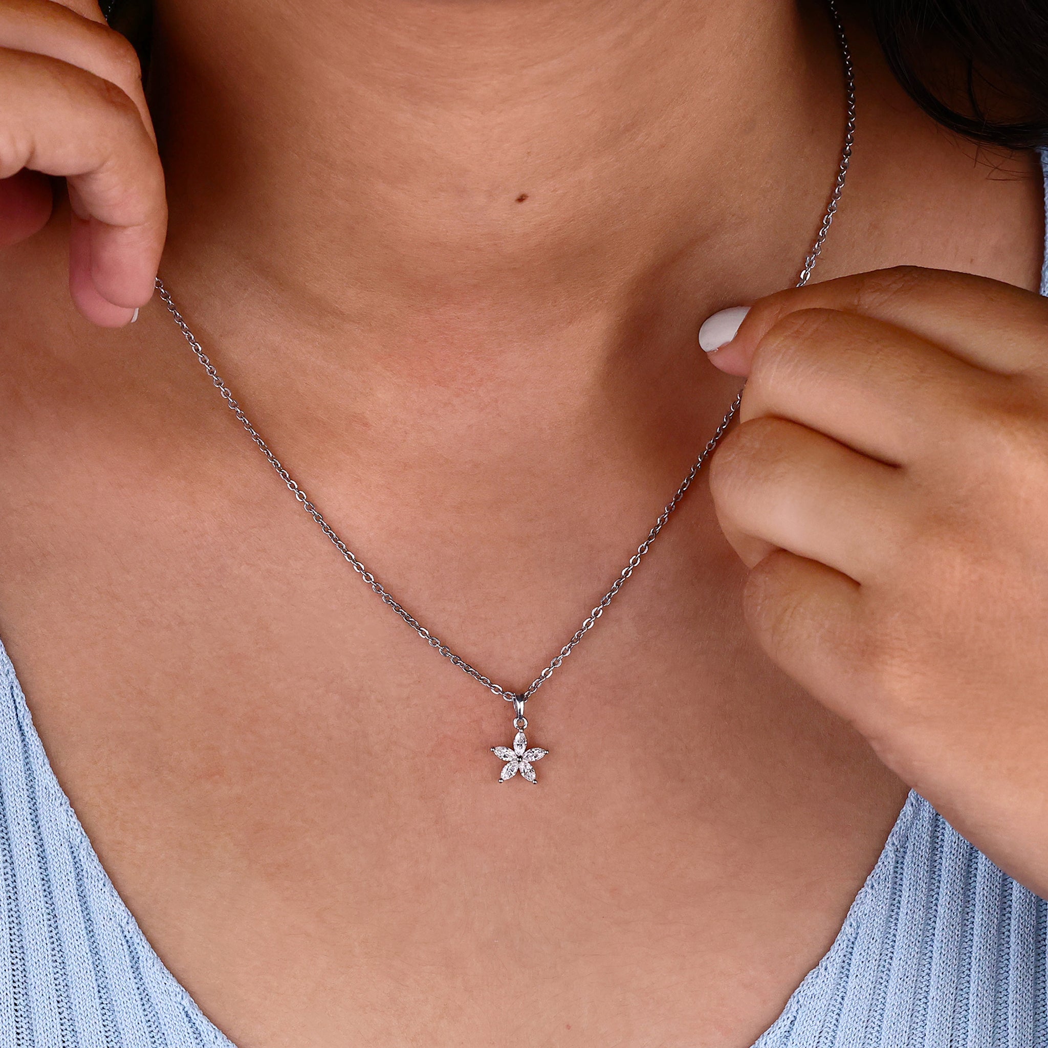 Flower Shape Pendant, a beautiful floral design that adds a touch of nature-inspired charm.