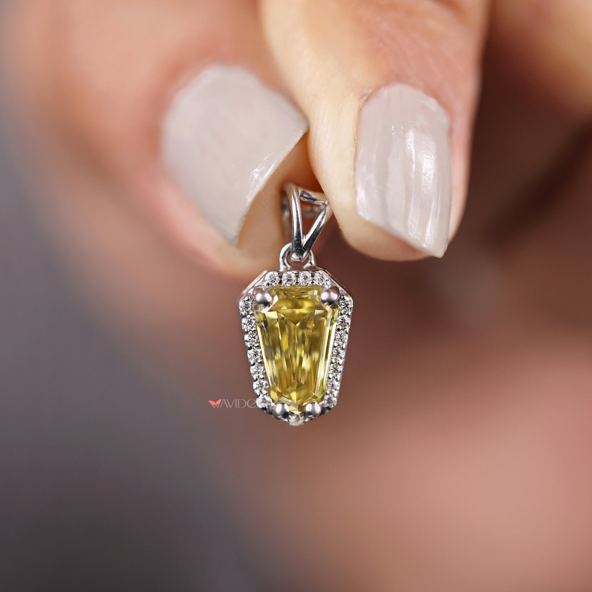 Four prong pendant provides secure hold with an open design.