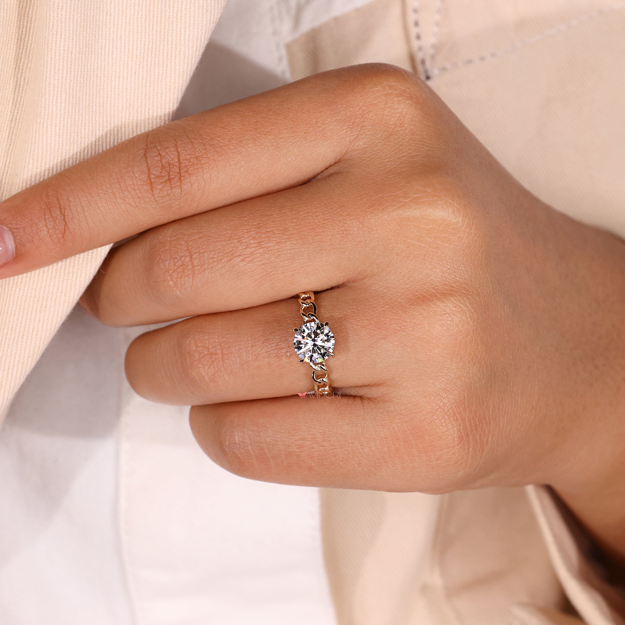 Radiant yellow gold diamond ring combining luxury and timeless style.