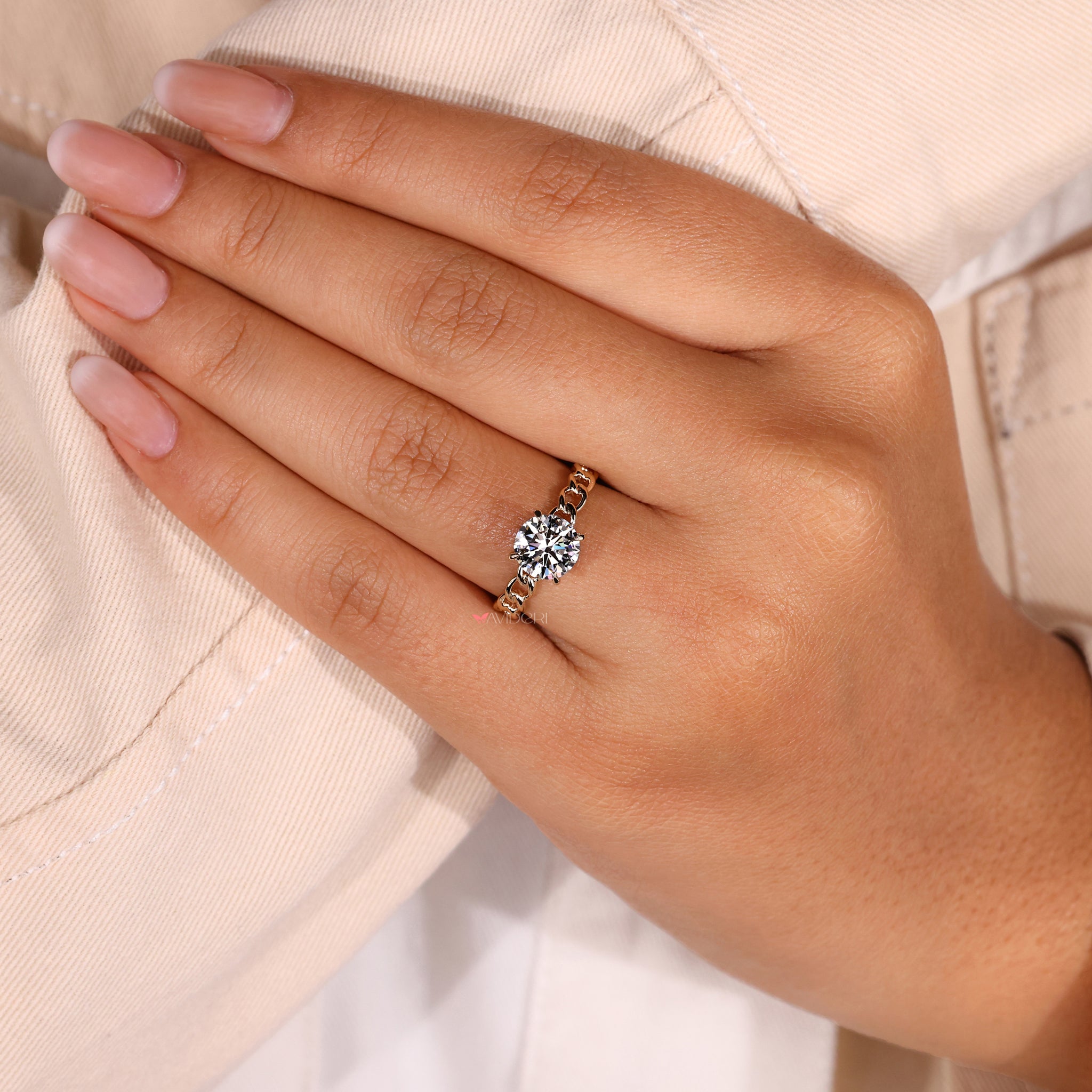 Unique Chain style Shank ring offering a modern twist to classic designs.