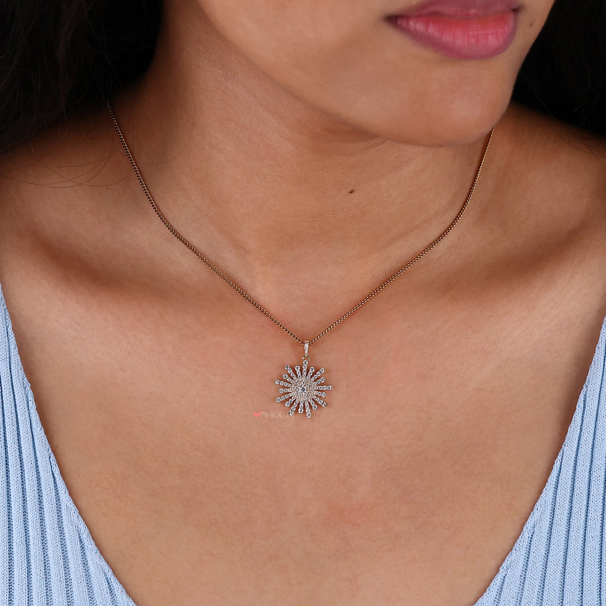 Wedding pendant with a radiant and elegant look.