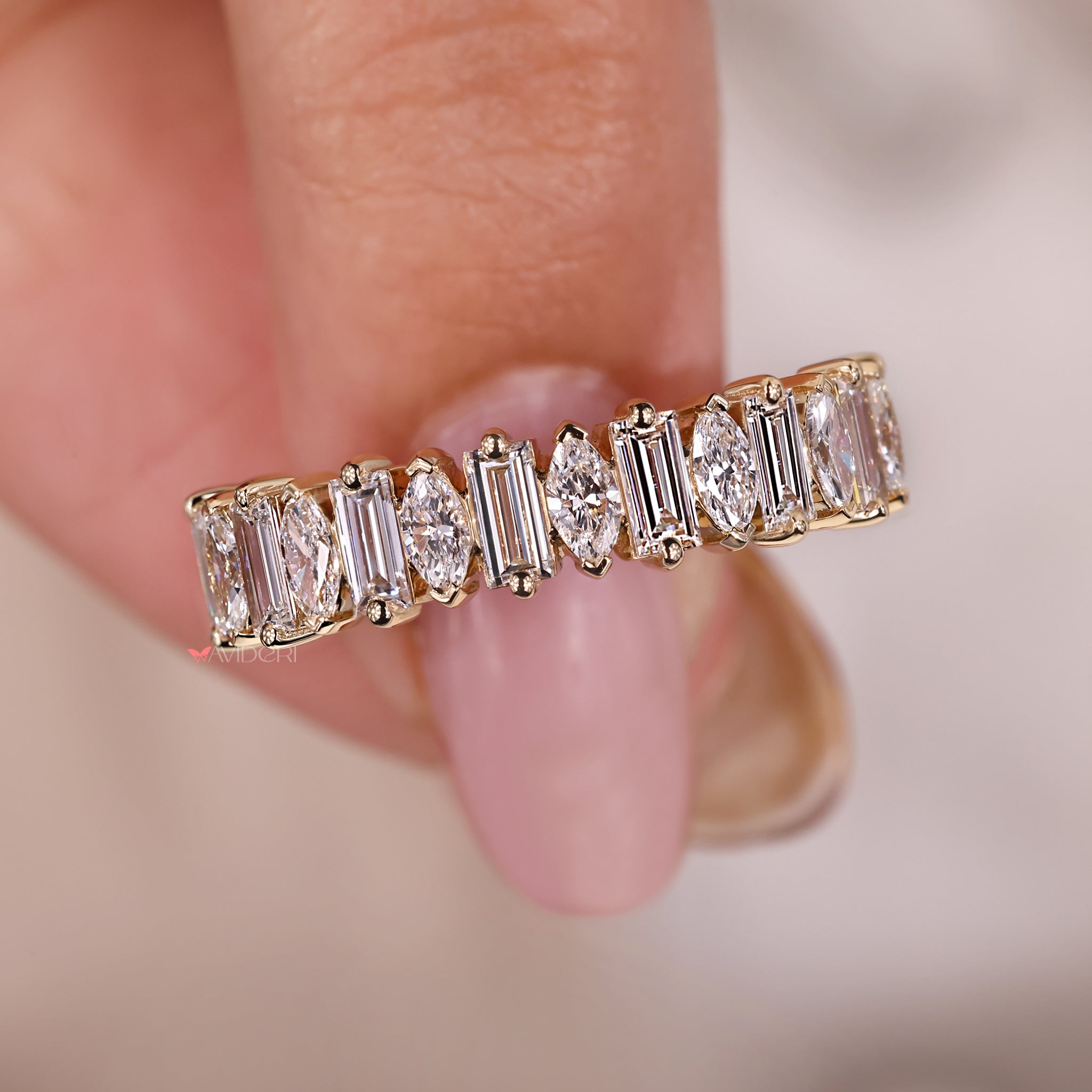 Two-prong setting band with half eternity style.