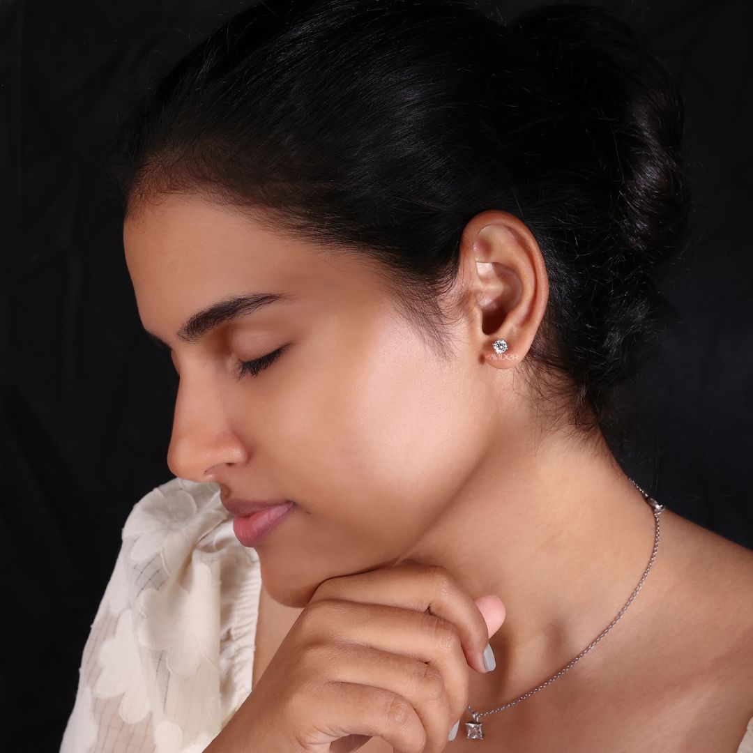 Featuring a classic design, these screw back earrings give extra safety and are easy to wear daily.