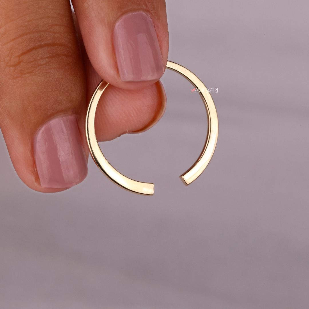 The Moissanite gold wedding band combines shine and warmth.