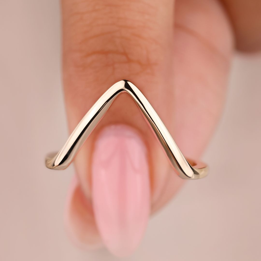 V shaped wedding ring with a stunning classic design