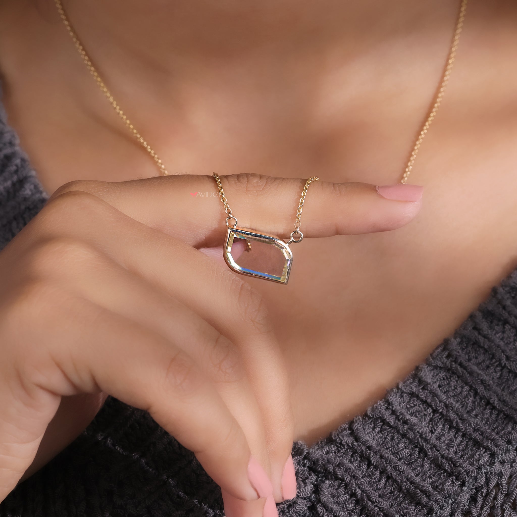 Bezel Set pendant gives smooth edges with strong protection.