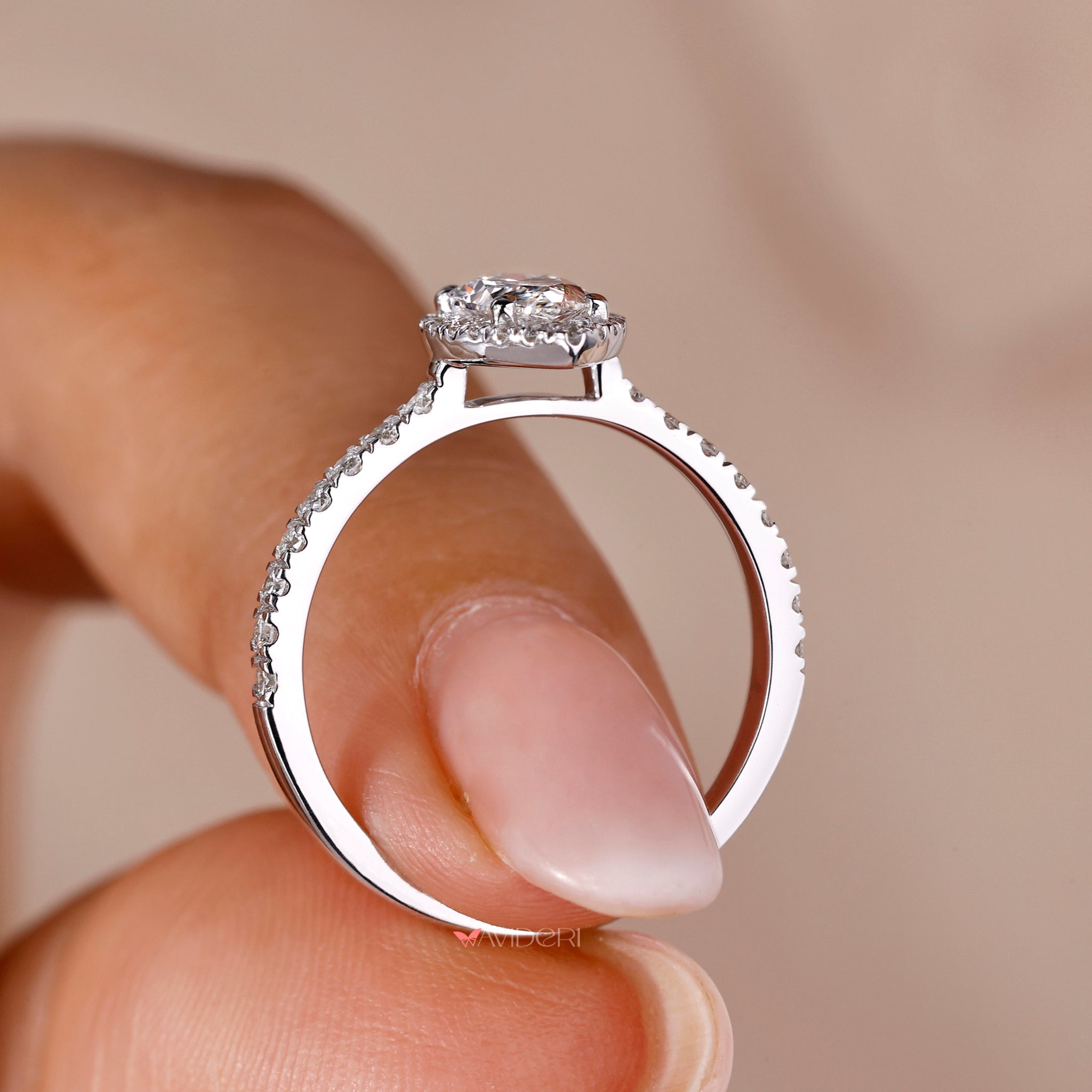 Sleek white gold ring blending modern style with classic sophistication.