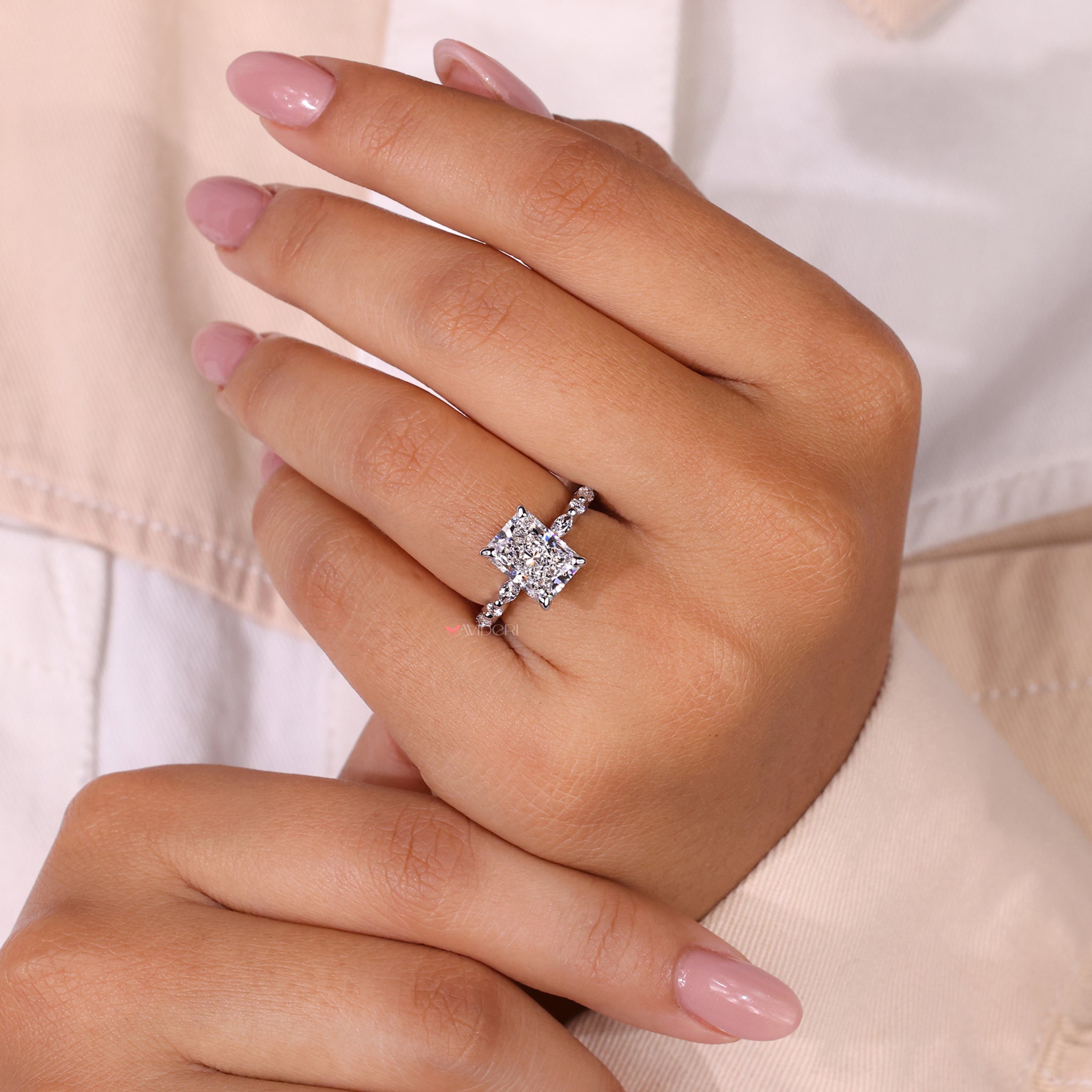 Sleek round ring designed to add a touch of elegance to any look.