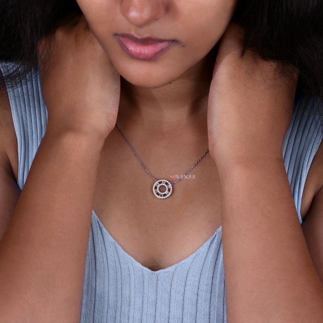 Baguette round pendant necklace in white gold.