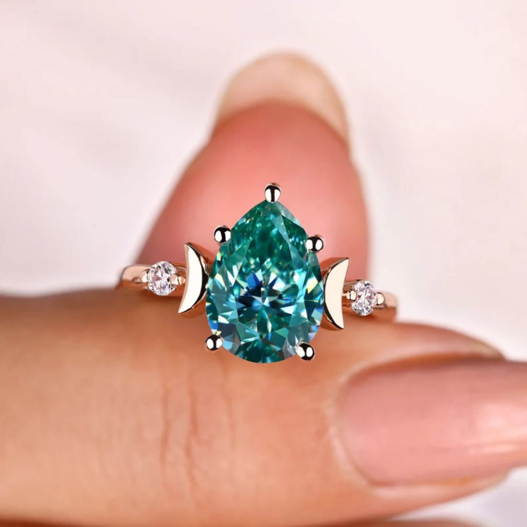 Pear Cut Engagement Ring shines beautifully with a modern look.