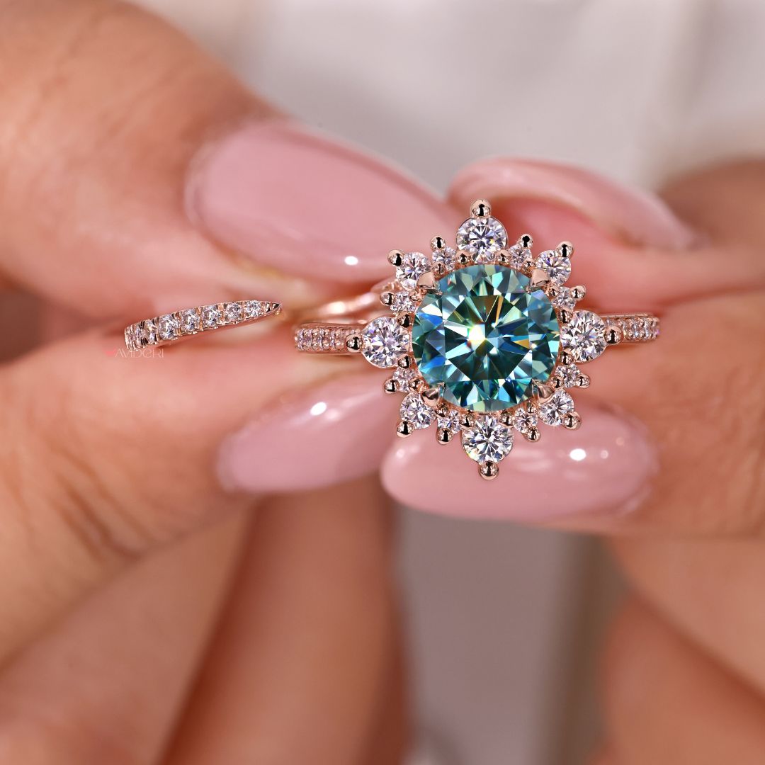 Round Cut Halo Setting enhances the beauty of the center stone.