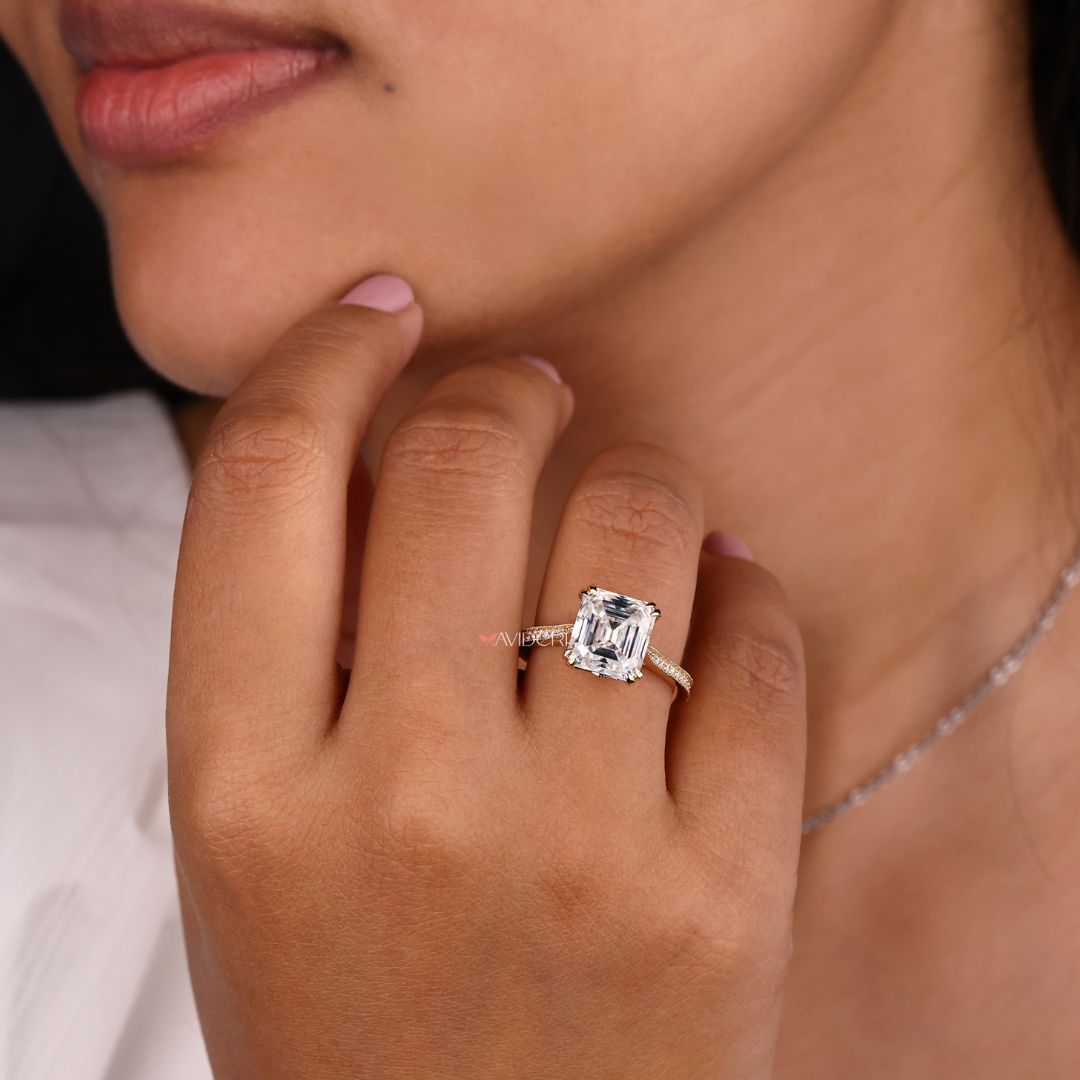 Stunning round cut ring featuring moissanite gems