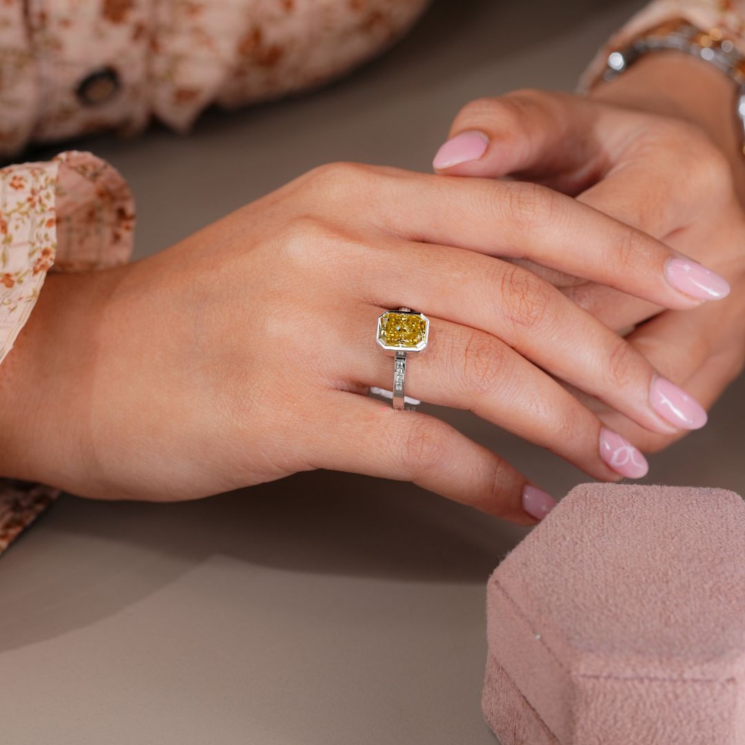 Round diamond engagement ring in a radiant cut style