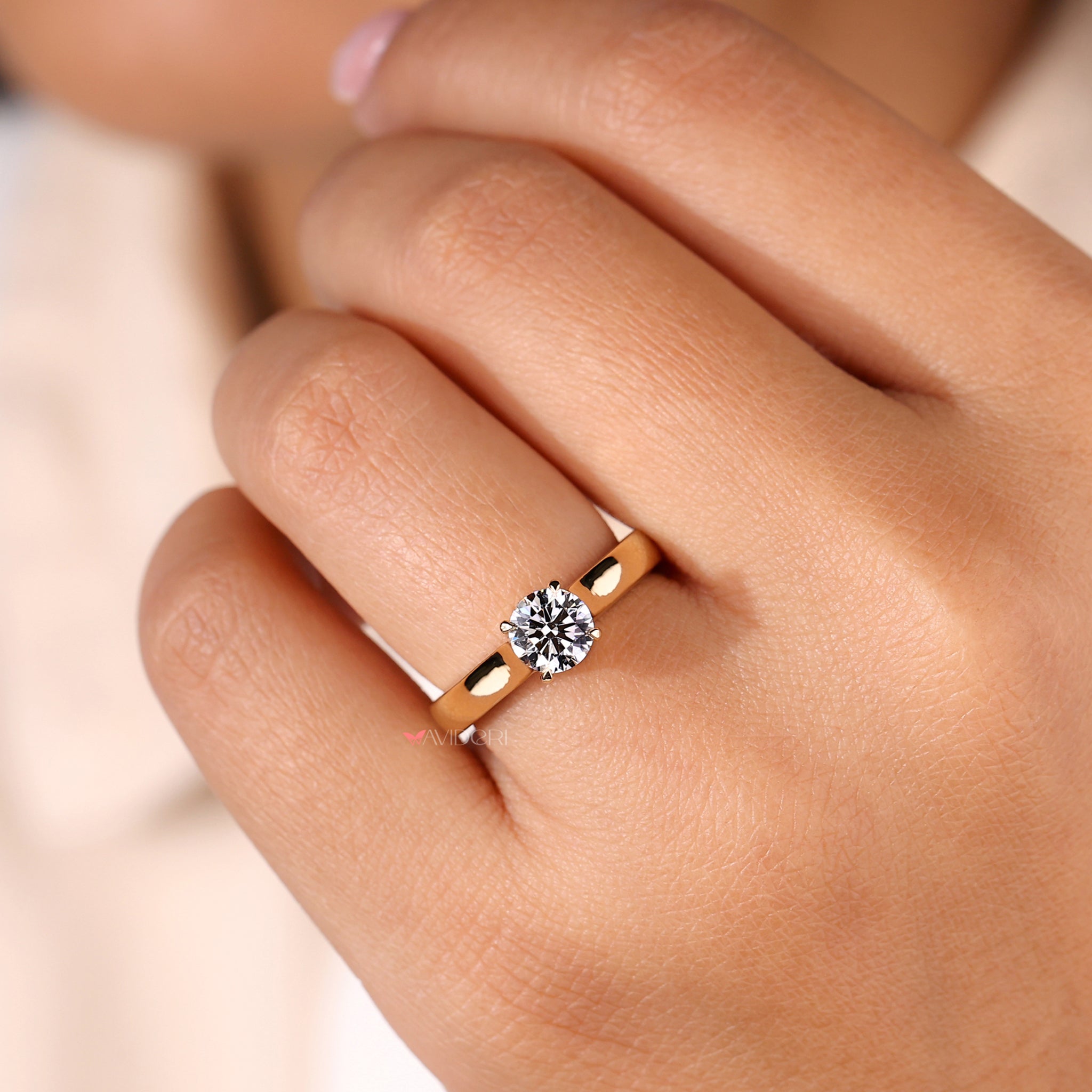 Diamond solitaire ring with exquisite detail and shine.