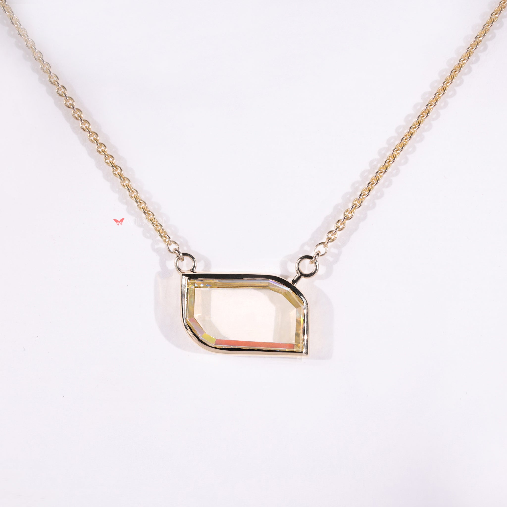 Antique portrait cut pendant emphasizes uniqueness with detailed cuts.