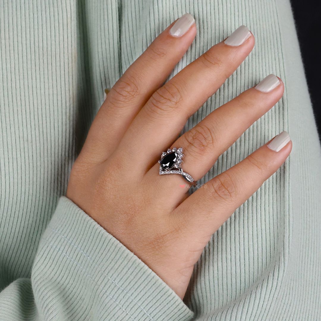 Pear cut ring, beautifully crafted for an elegant look