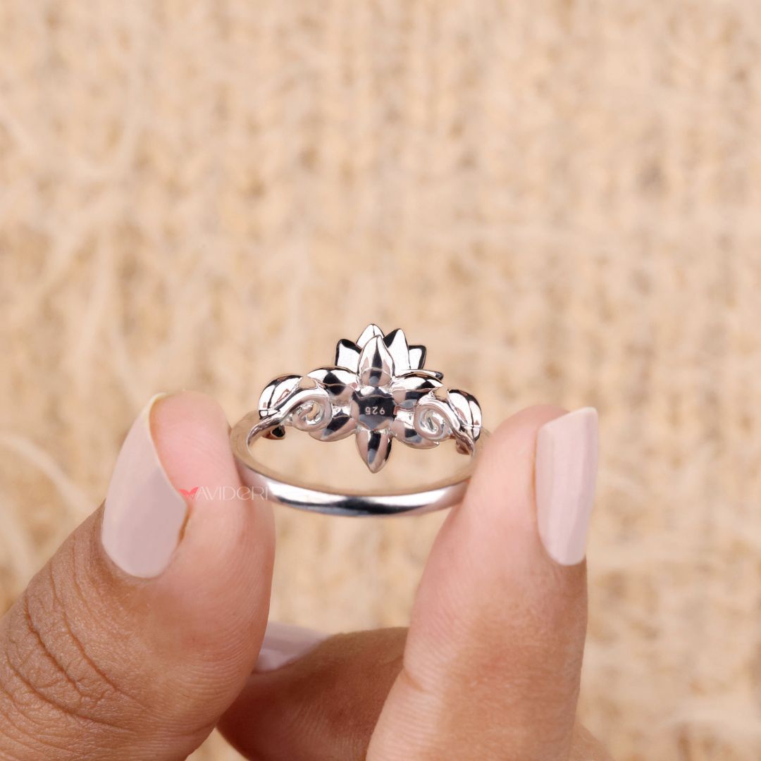 Round cut ring crafted with precision for a classic and refined look