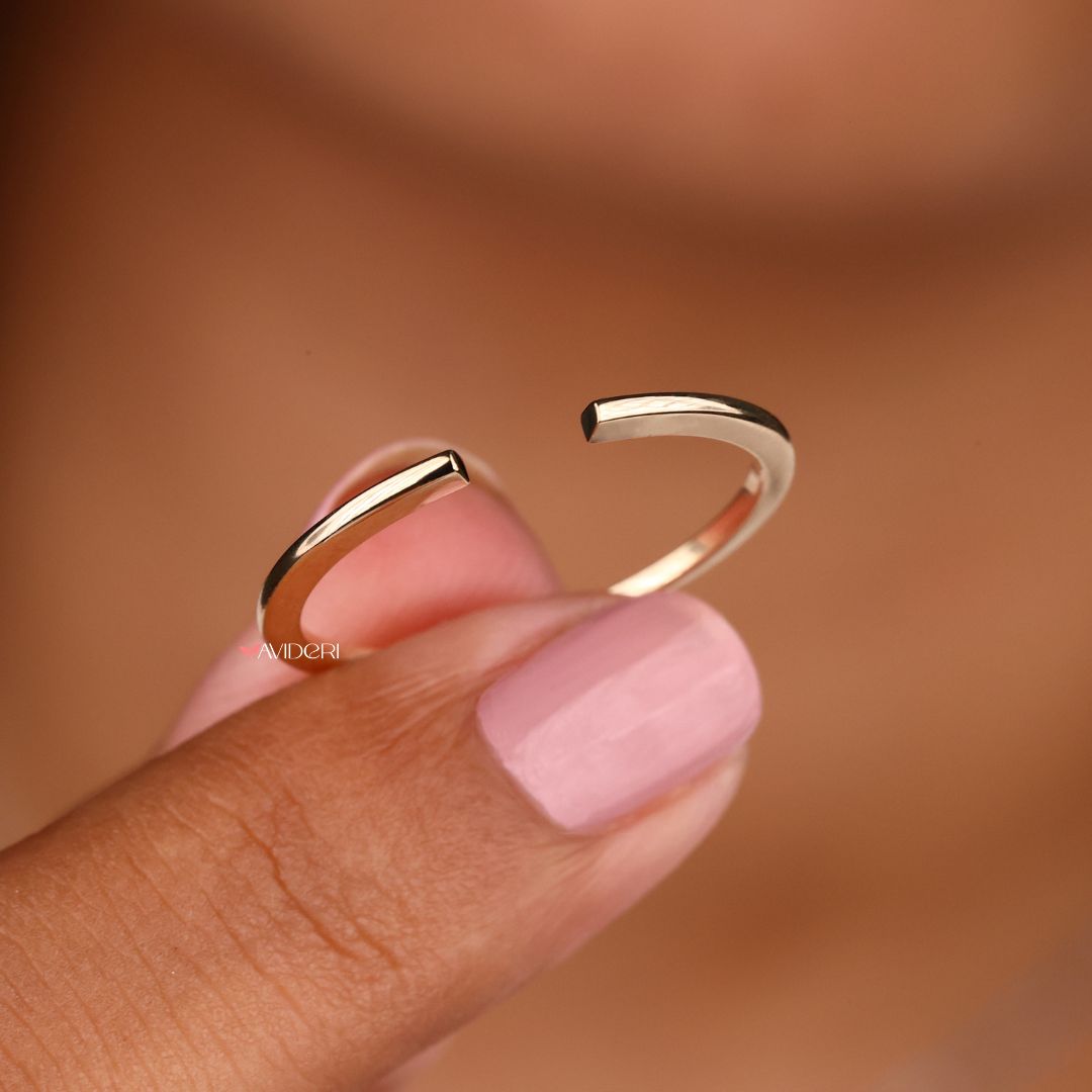A simple wedding band shows off clean, classic beauty.