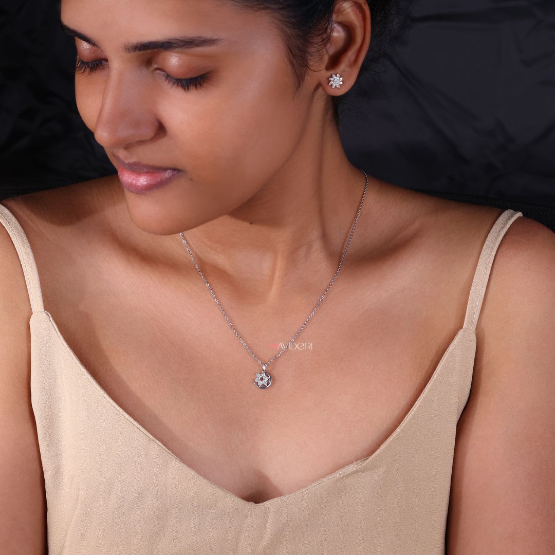 IGI certified pendant with a round cut diamond