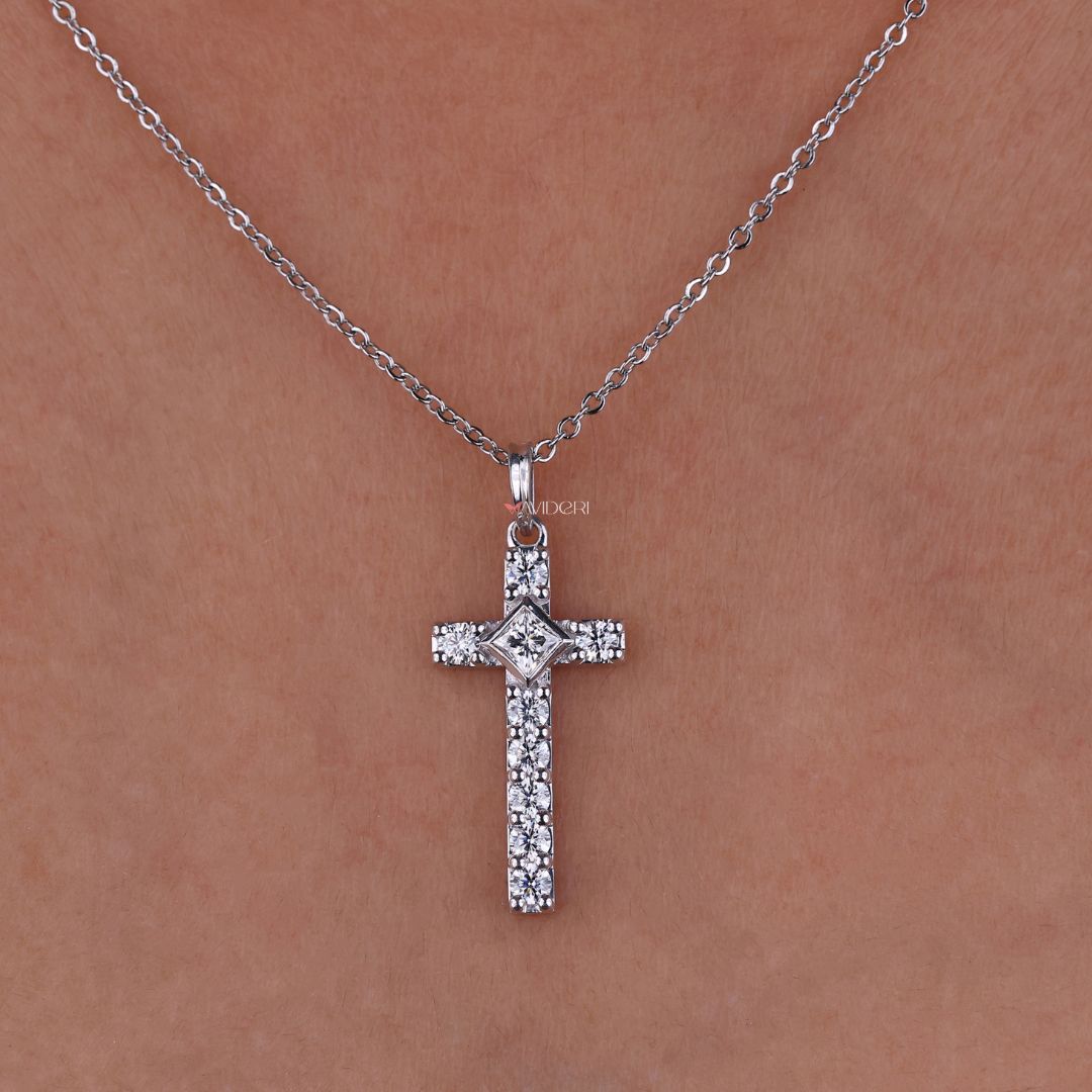 White gold pendant necklace featuring classic sparkle