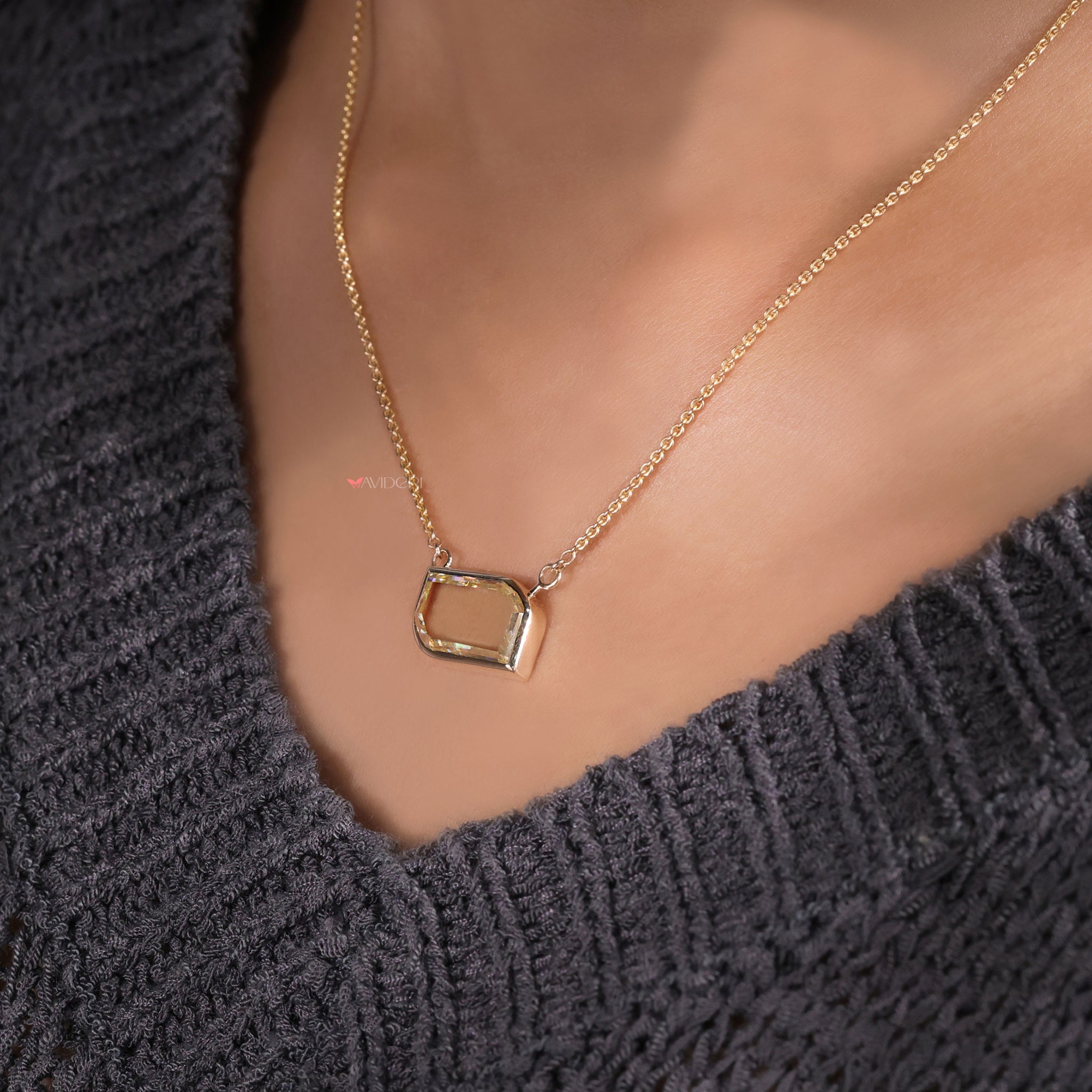 Antique Moissanite Pendant For Women blends vintage design with modern charm.