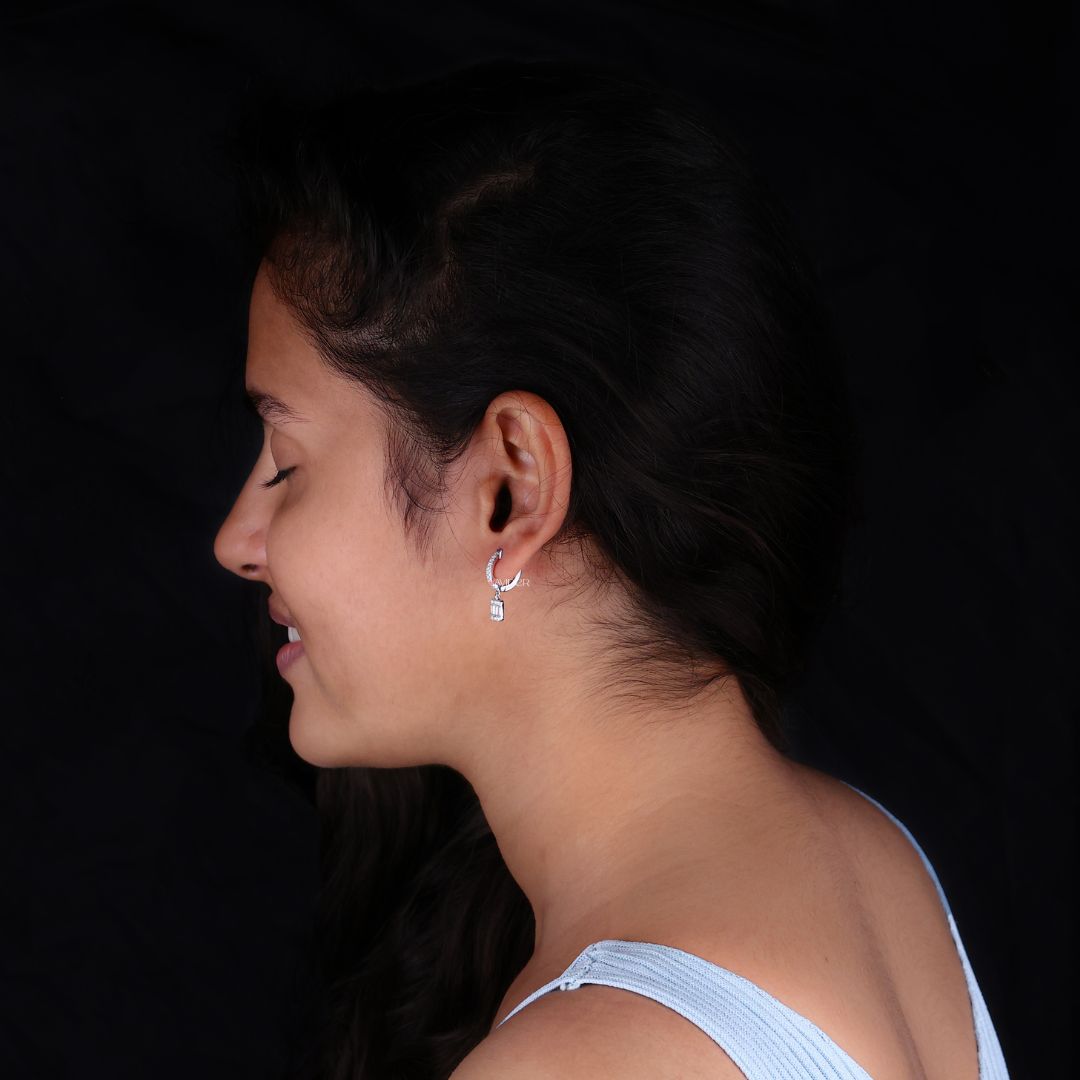 Everyday earrings in white gold with baguette cut Moissanite for everyday elegance.