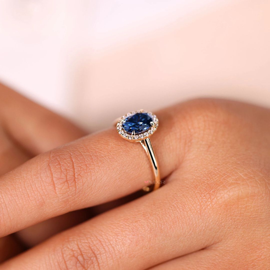 A 4 claw prong setting securely holds the center stone while showing off its brilliance.