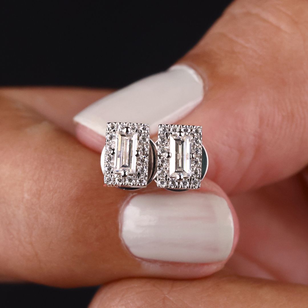 Baguette cut Moissanite earrings in white gold for a luxurious touch.