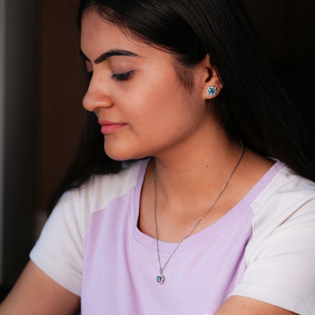 Stunning round cut diamond pendant necklace for all occasions.