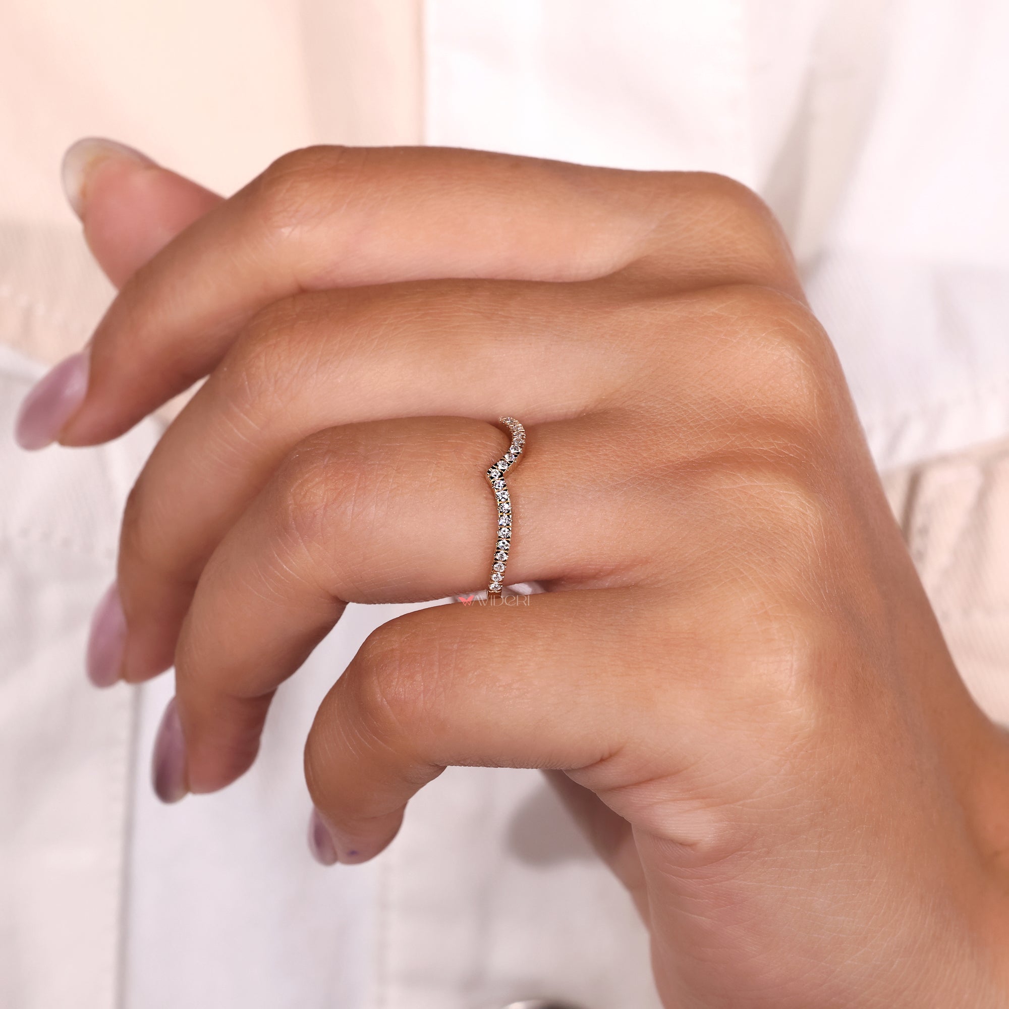 Round cut diamond band in yellow gold, crafted for a simple yet elegant look.