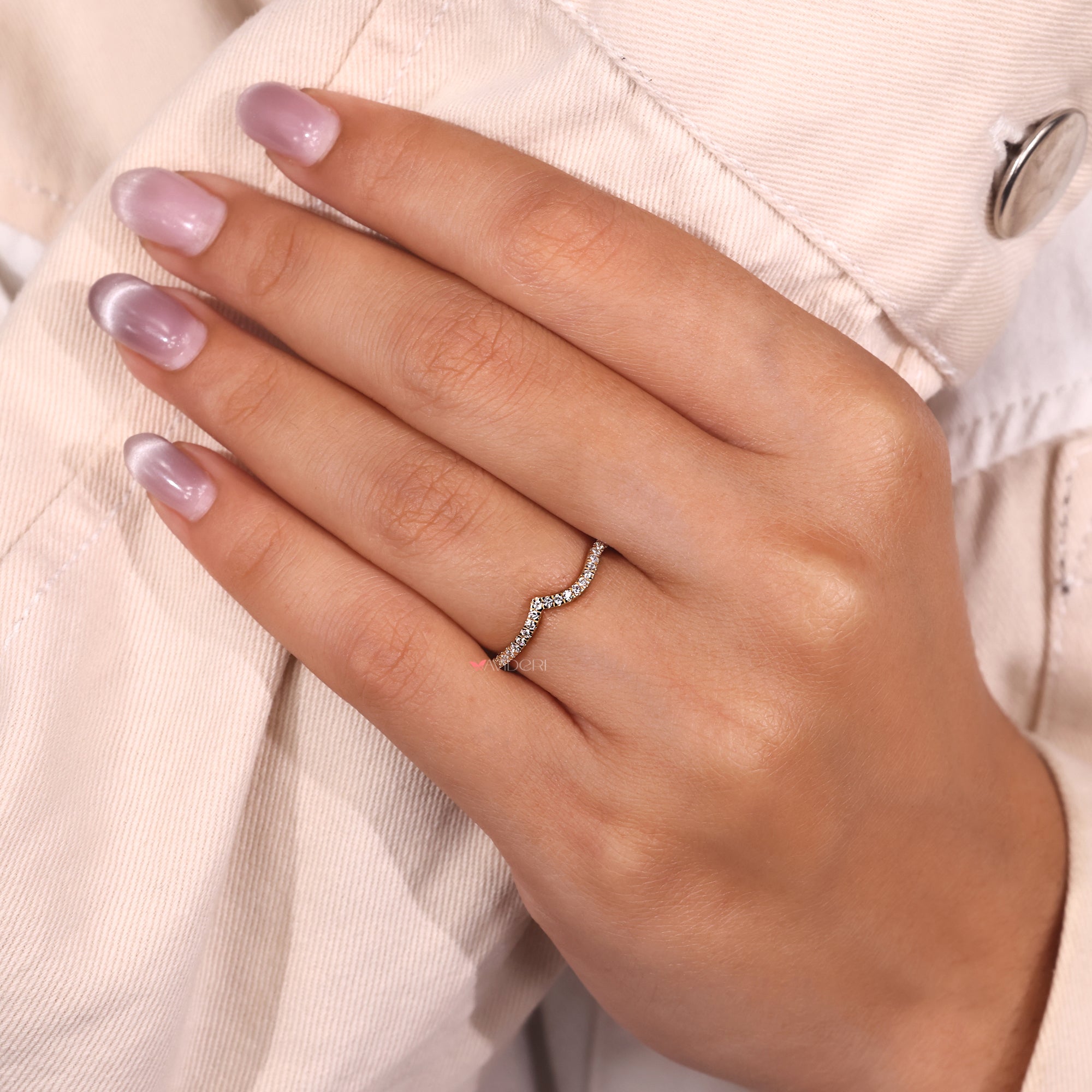 Diamond wedding band with round diamonds, offering a perfect match to any engagement ring.