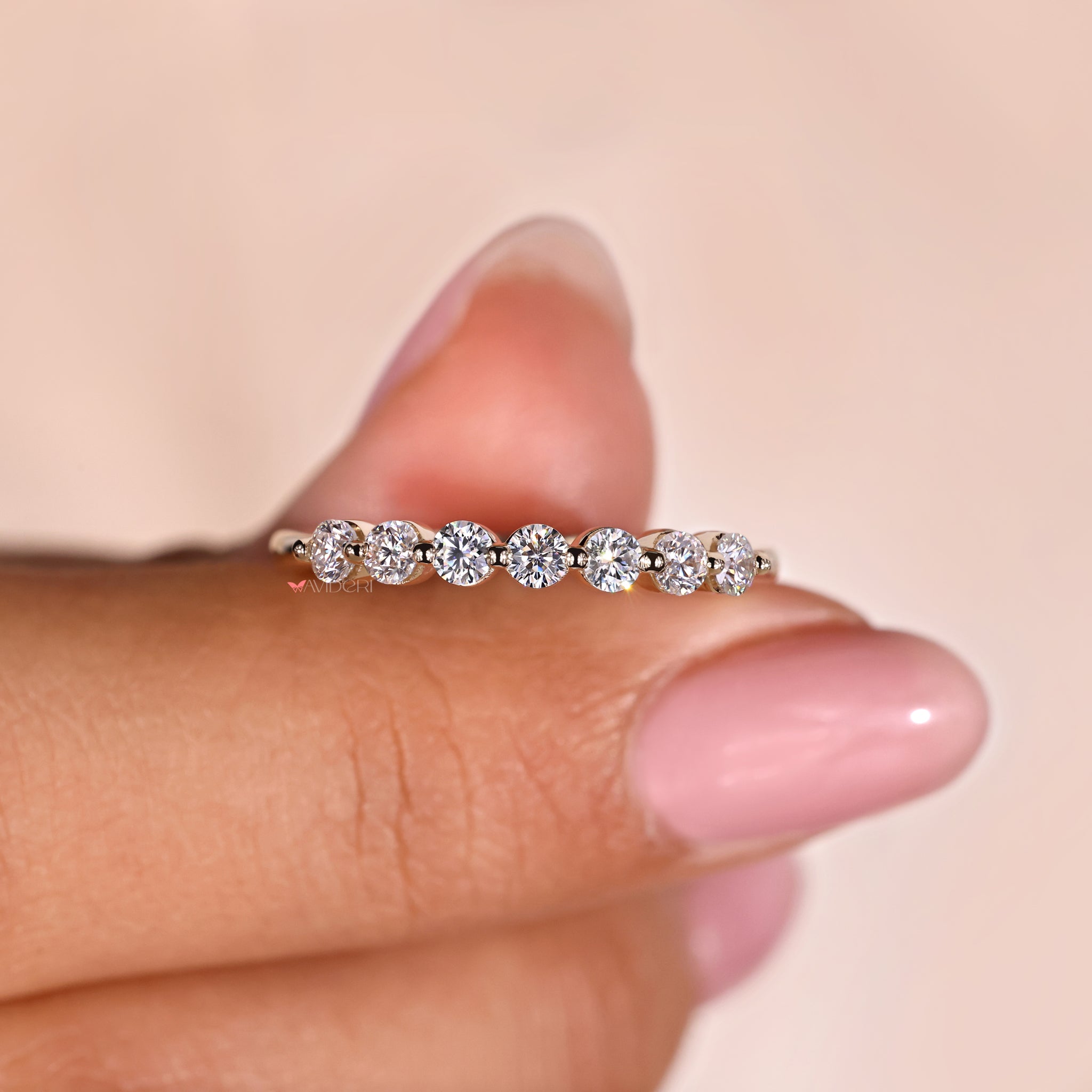 Half eternity band ring with a low setting for a comfortable and refined look.
