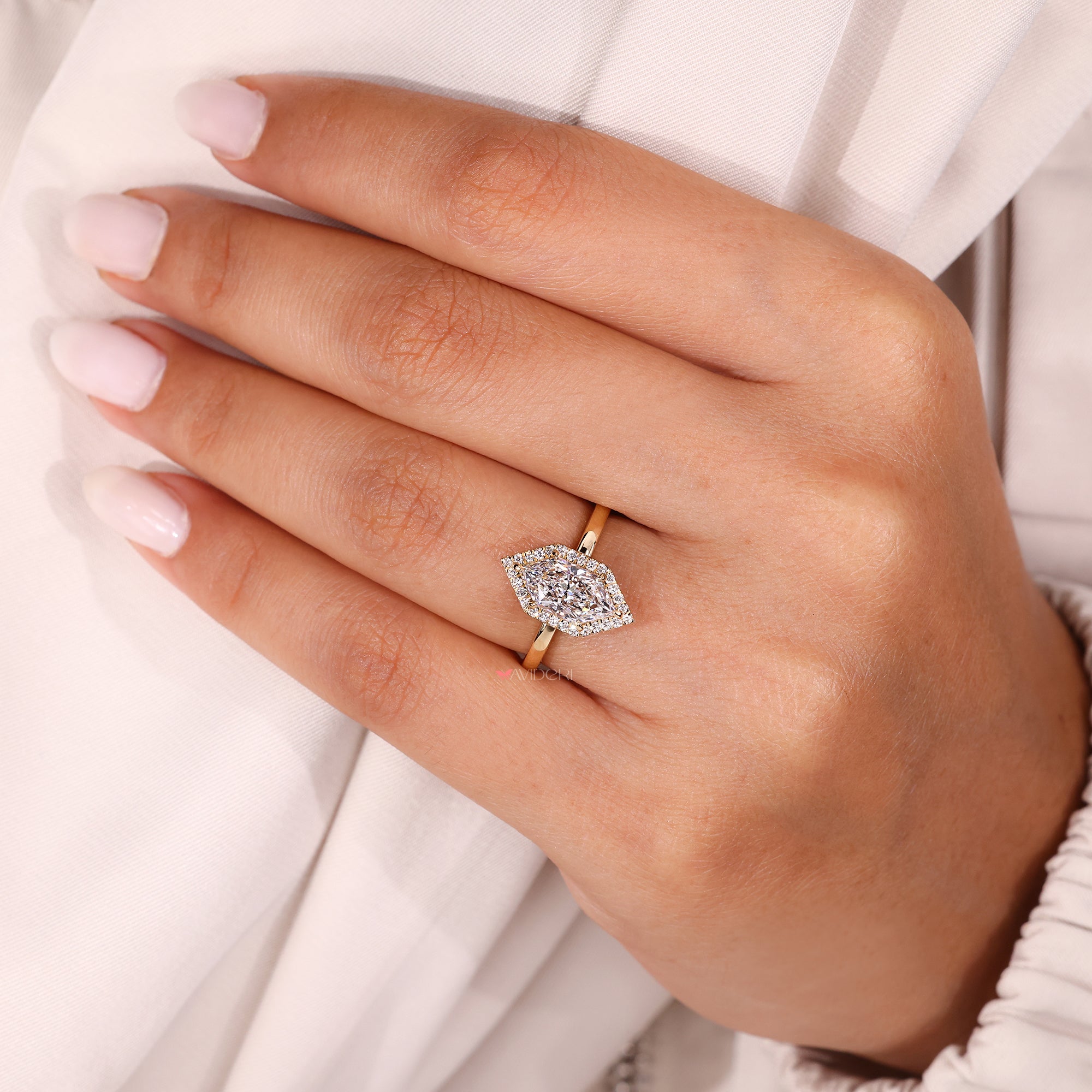 Diamond engagement ring made with Lab Grown Diamond.