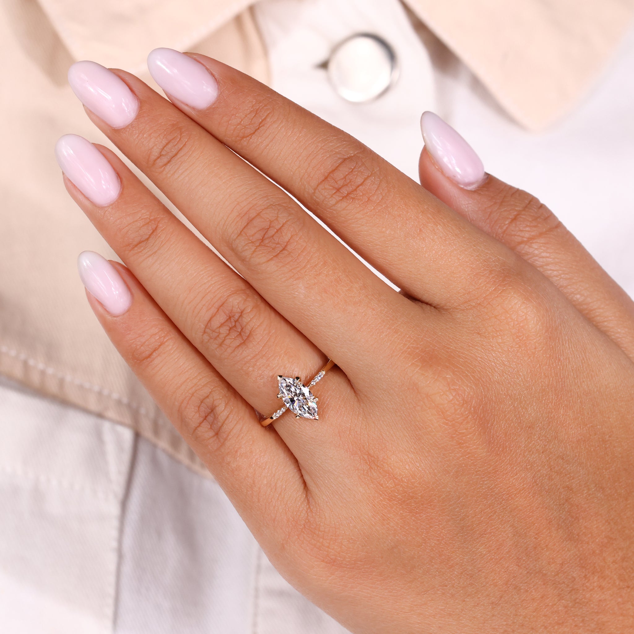 Round cut ring featuring stunning sparkle