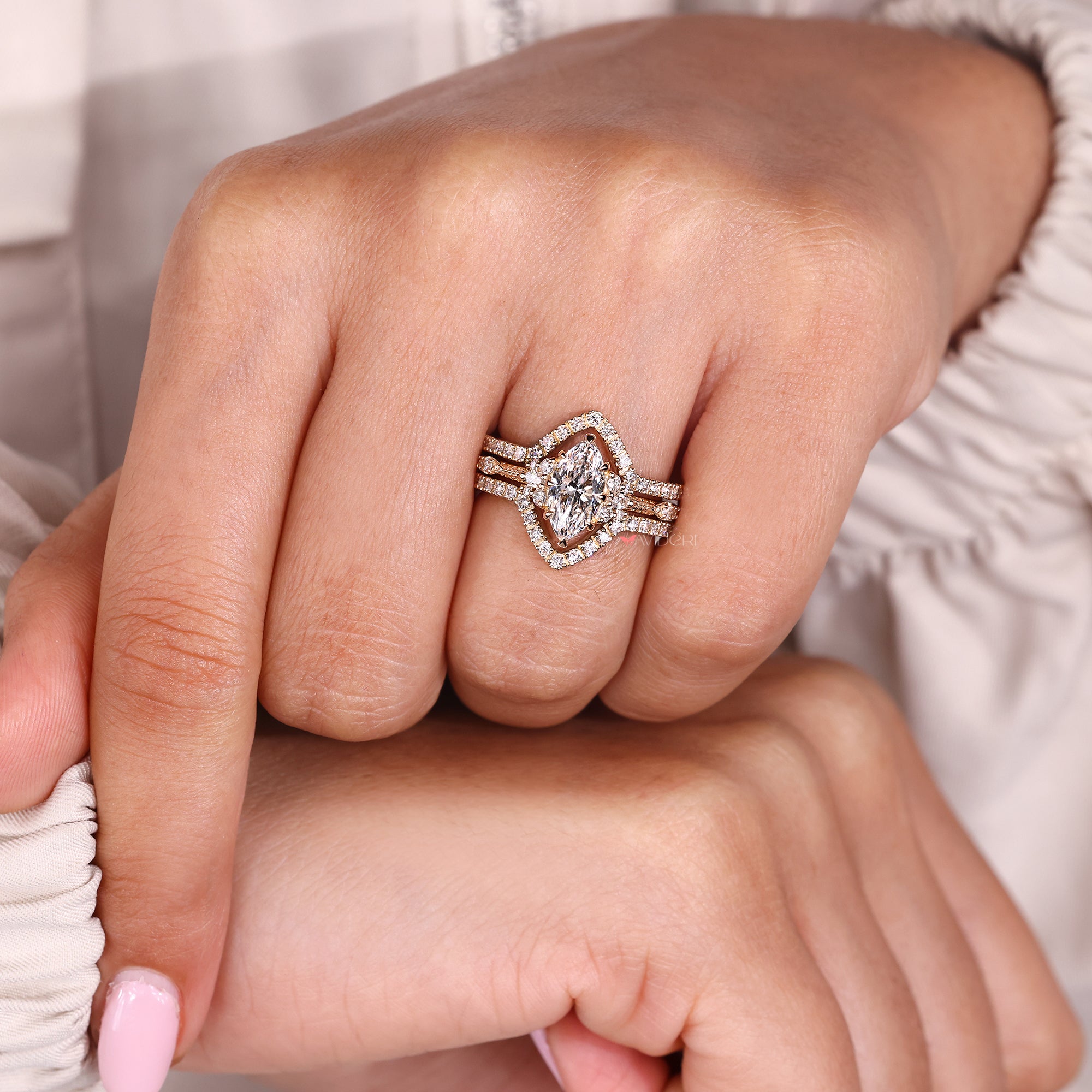Handmade jewelry in Avideri bridal set.