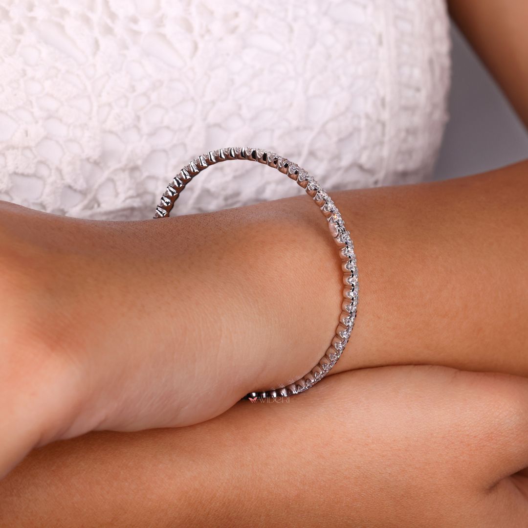 Round cut diamond bracelet showcasing high-quality craftsmanship and beauty.