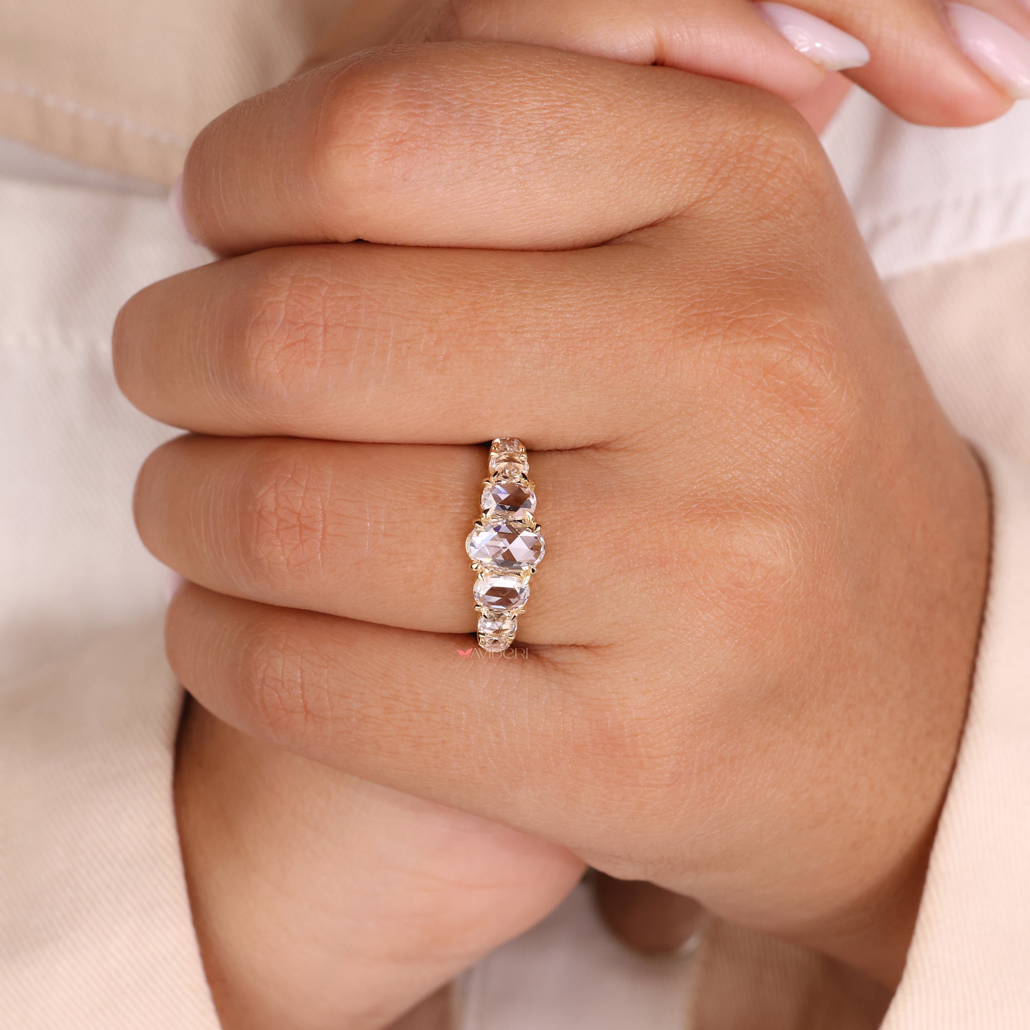 Avideri band with an oval rose Cut and Round Rose cut diamond wedding band for luxurious appeal.