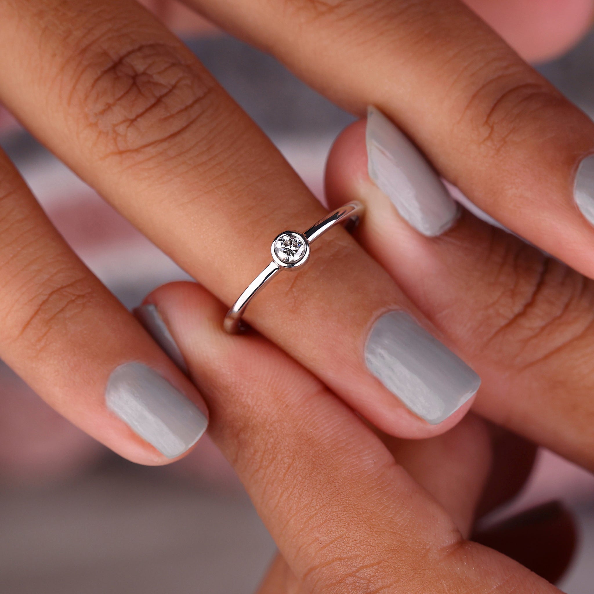 Elegant bezel engagement ring featuring a round cut diamond with exquisite craftsmanship.