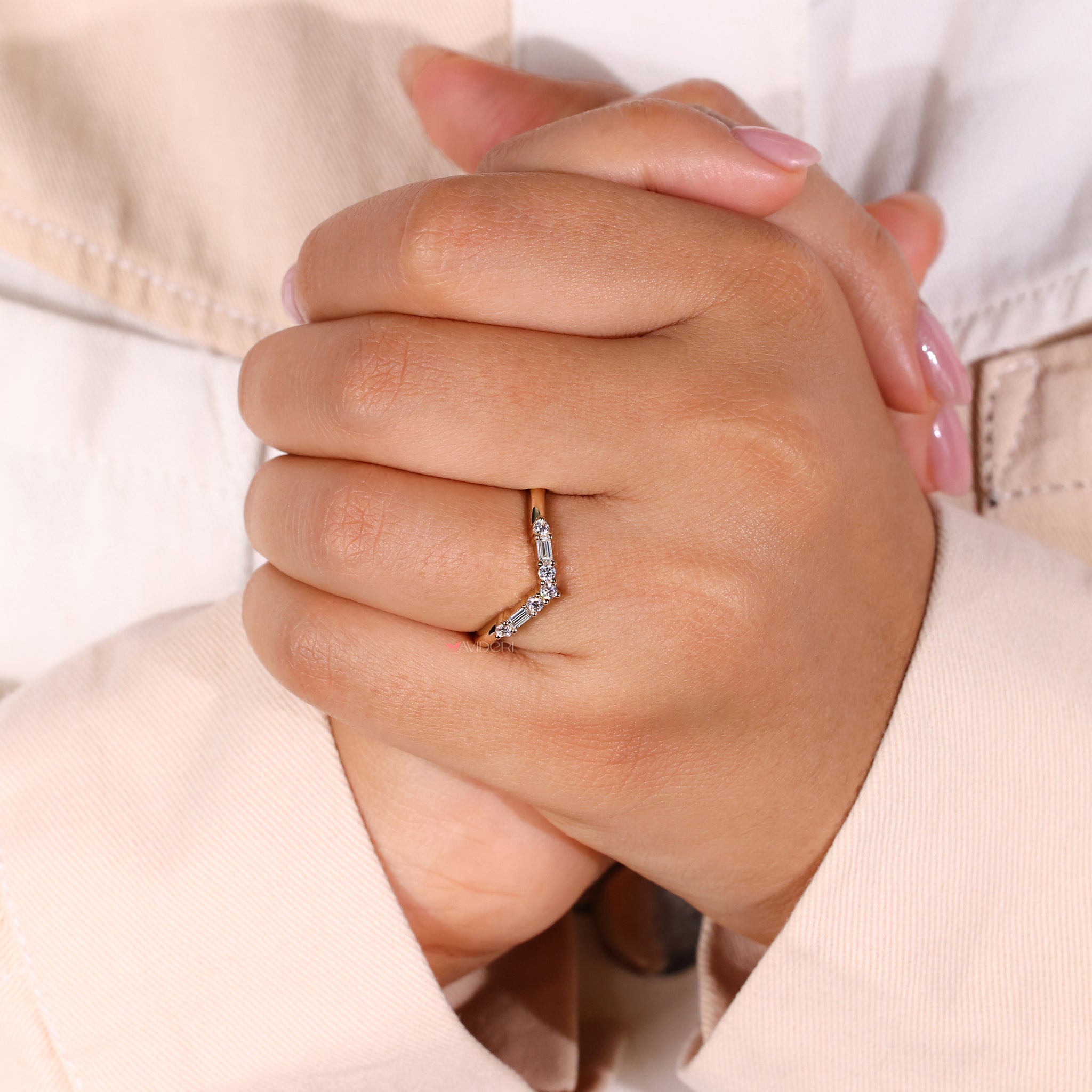 A sleek round and baguette diamond wedding band, offering an elegant mix of shapes.