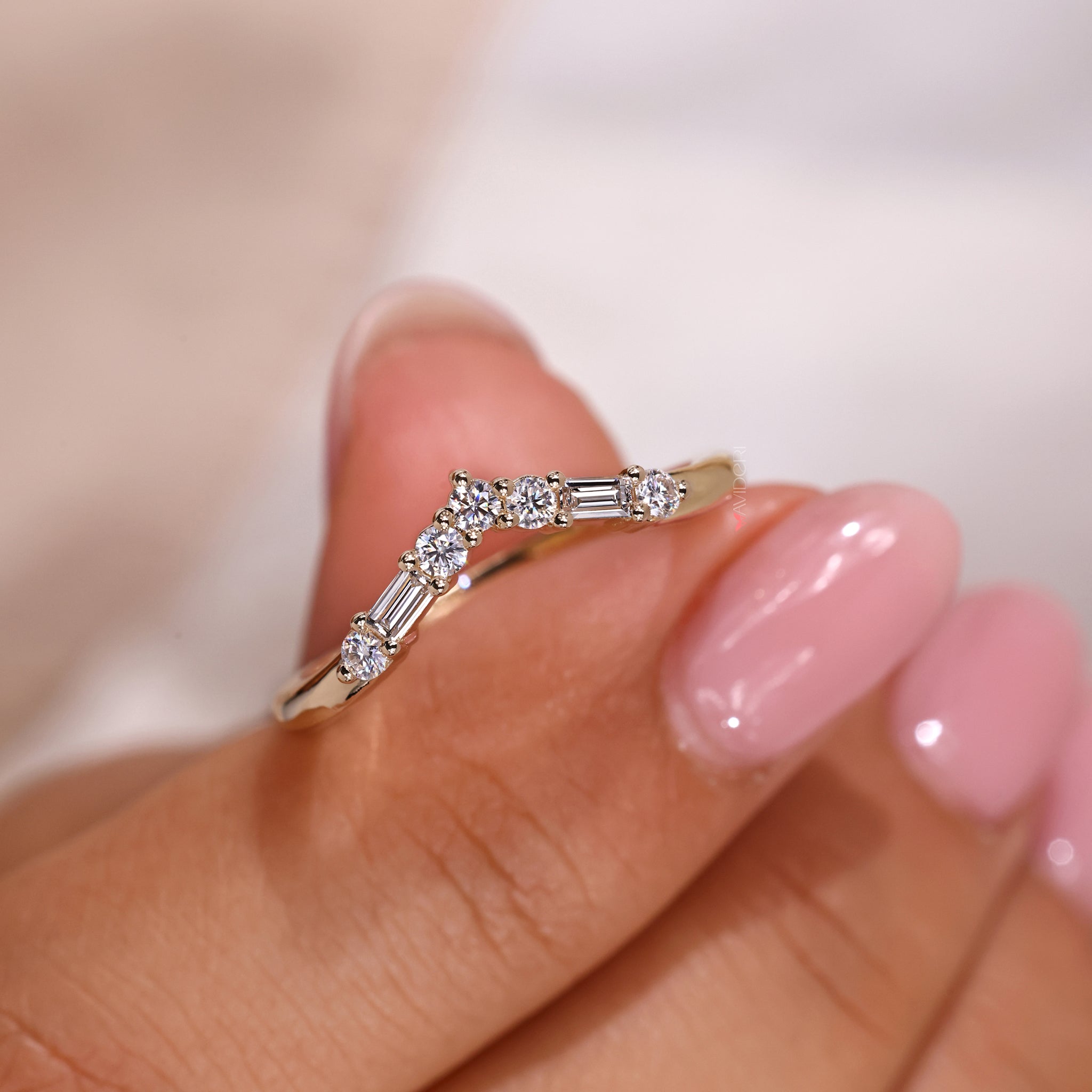 A brilliant round diamond and baguette band, perfect for those seeking a blend of luxury and tradition.