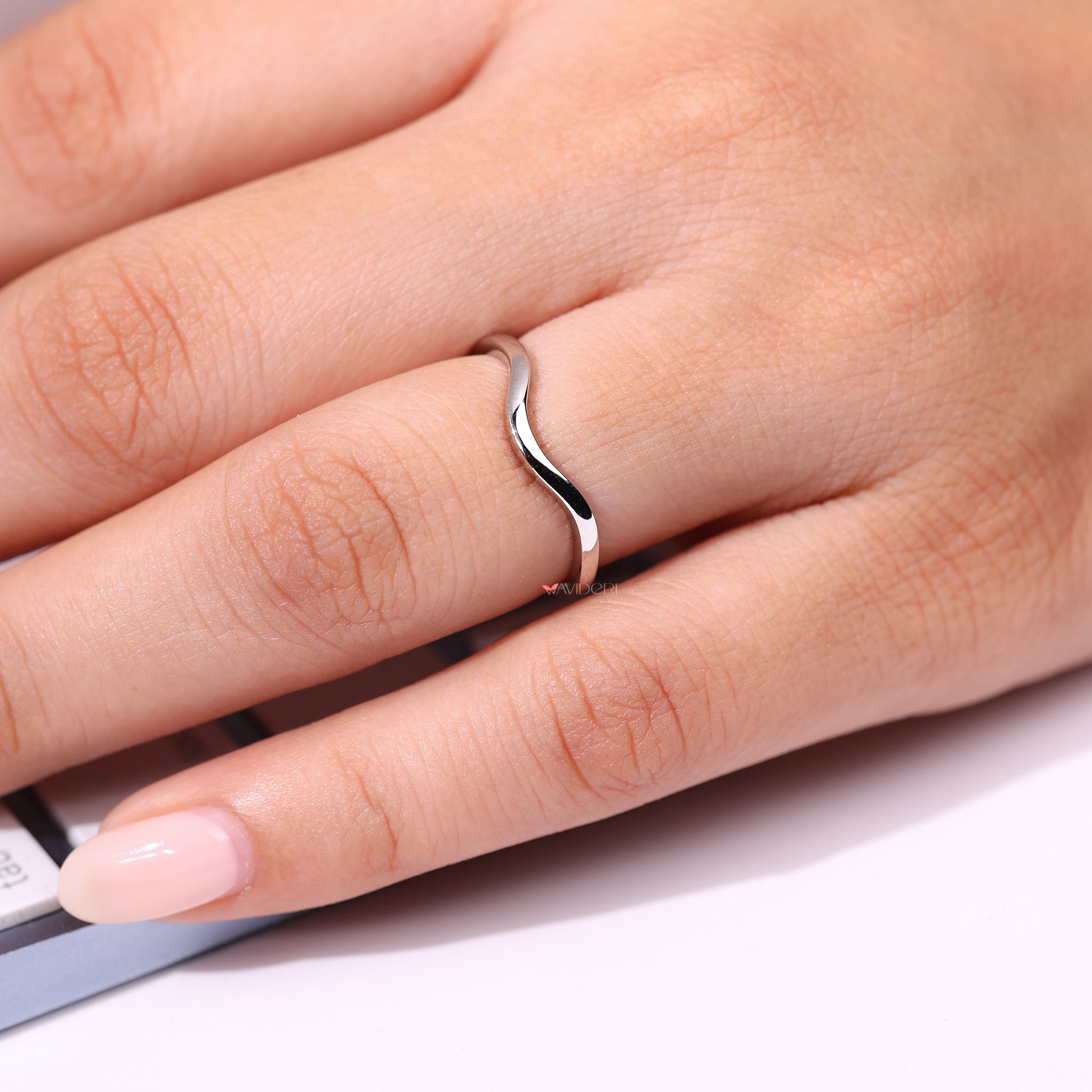 U shaped wedding band in white gold, perfect for a solitaire ring.