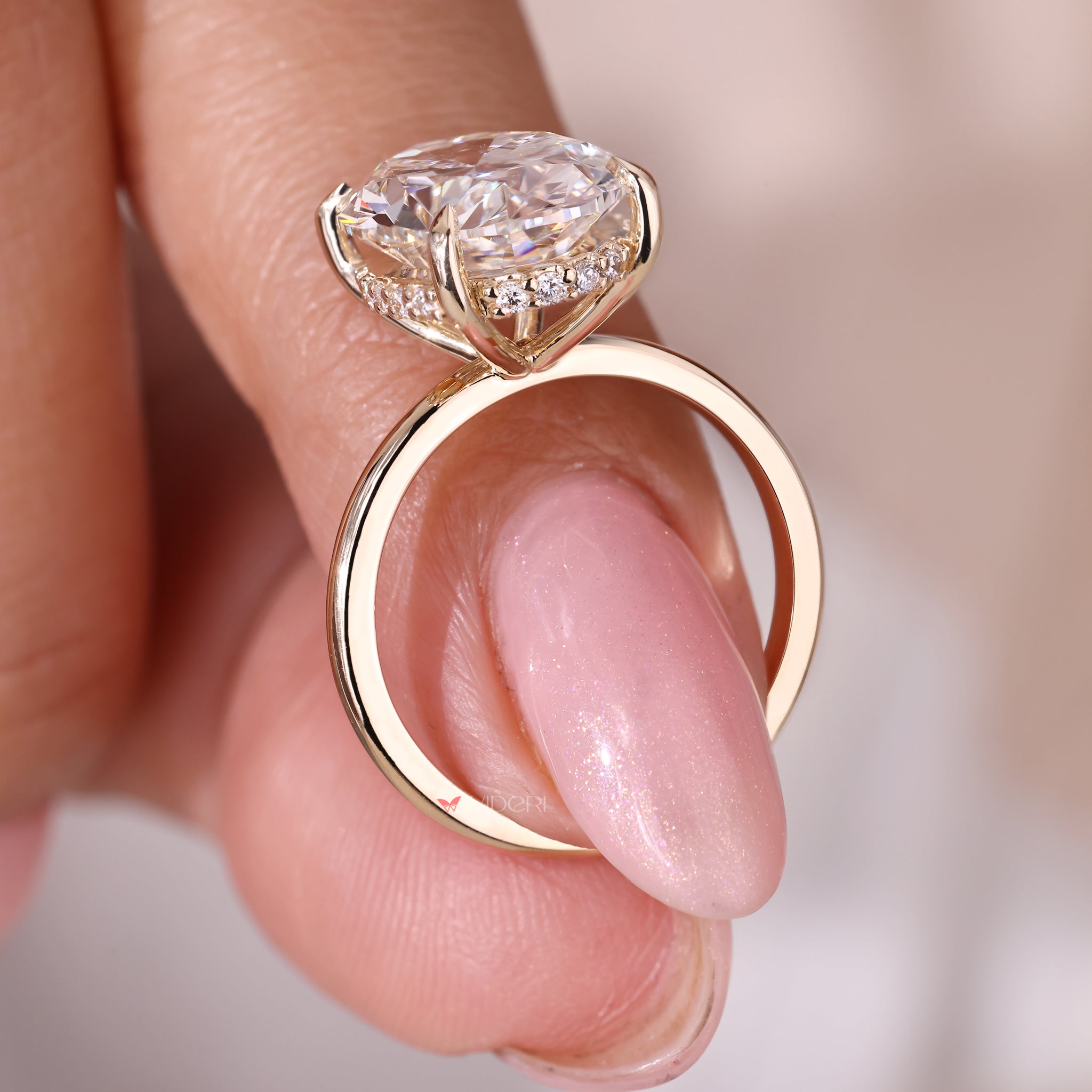 Yellow Gold Ring with an oval cut diamond, ideal for an engagement or special occasion.