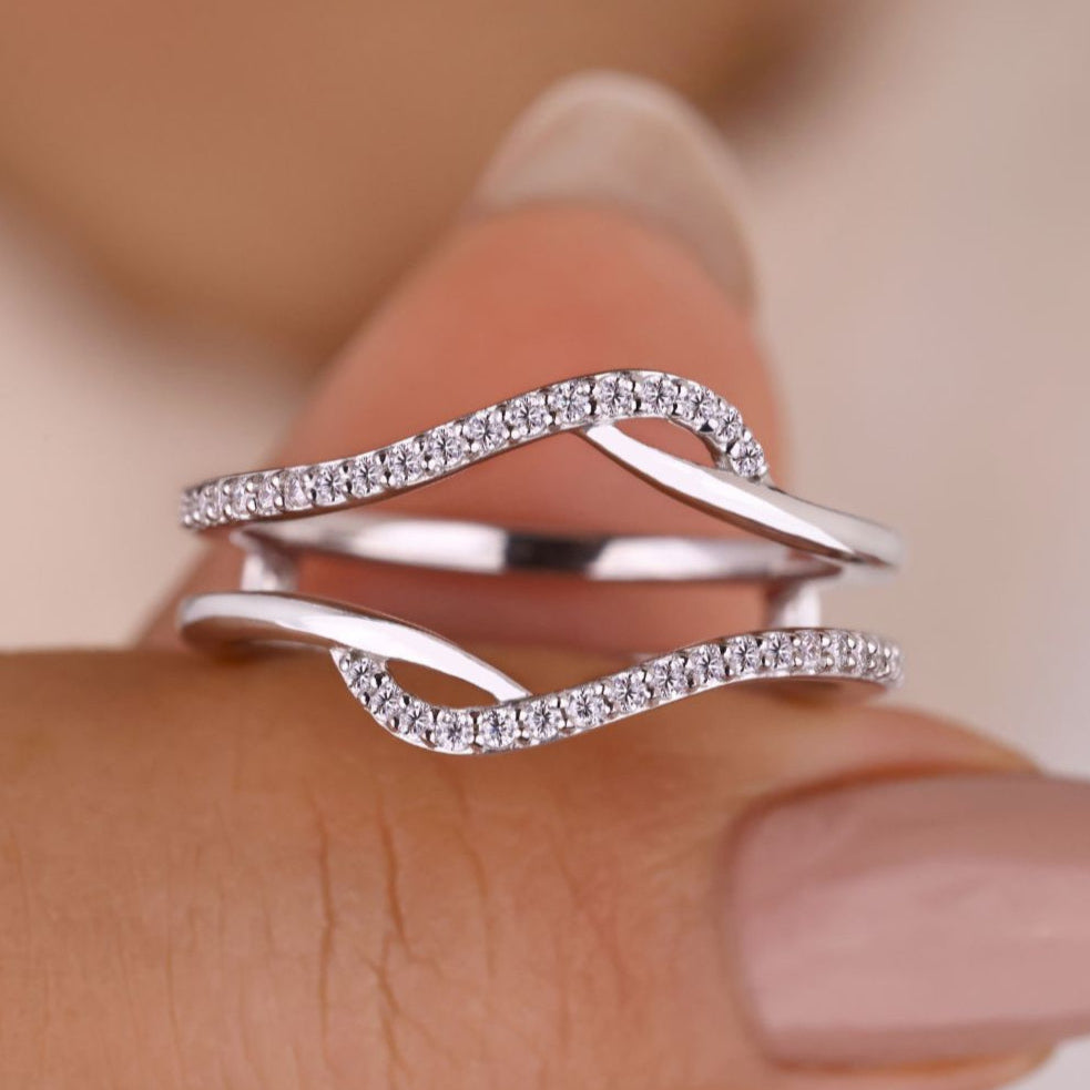 Round diamond band featuring sparkling lab-grown stones.