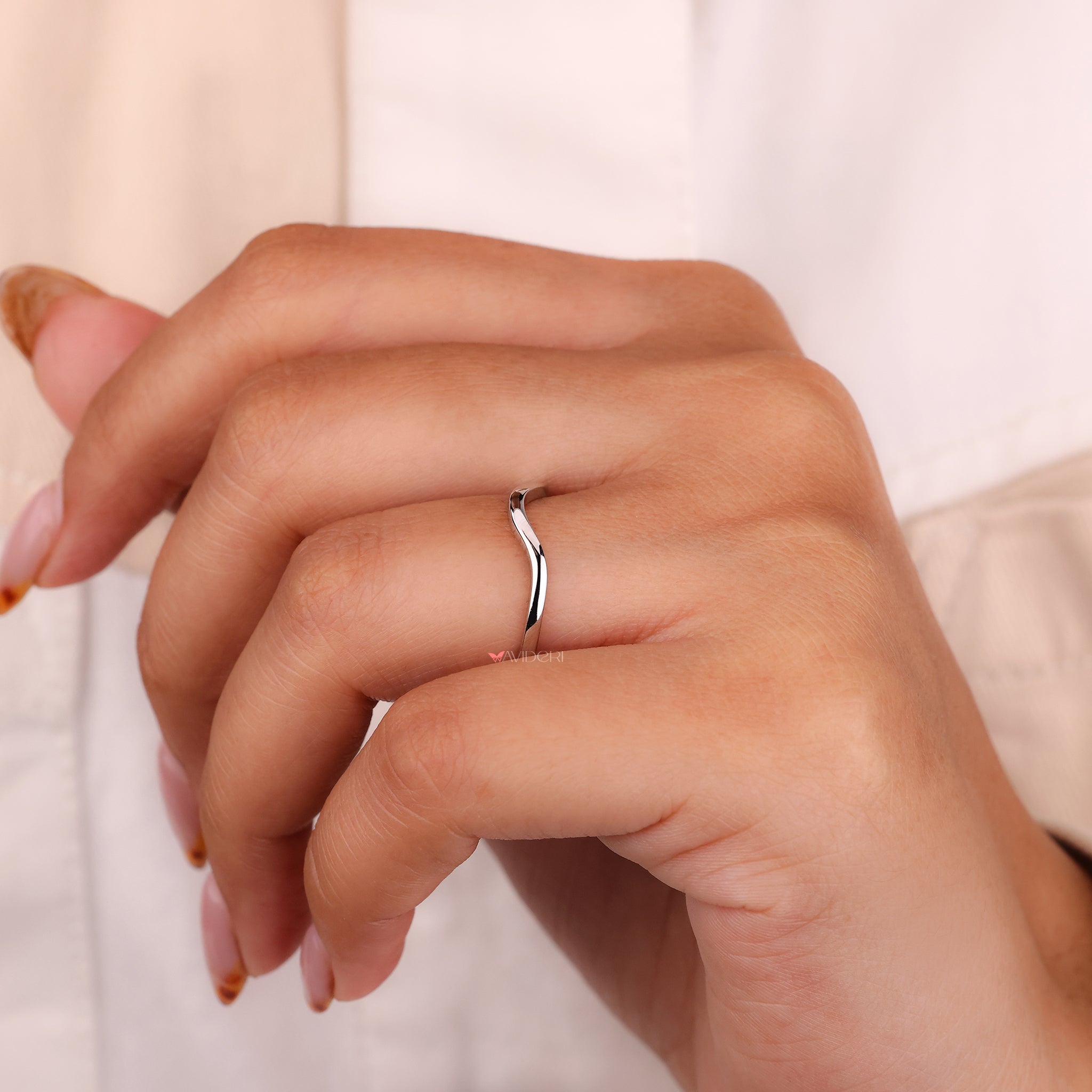 Solitaire wedding band in white gold designed for a perfect match.