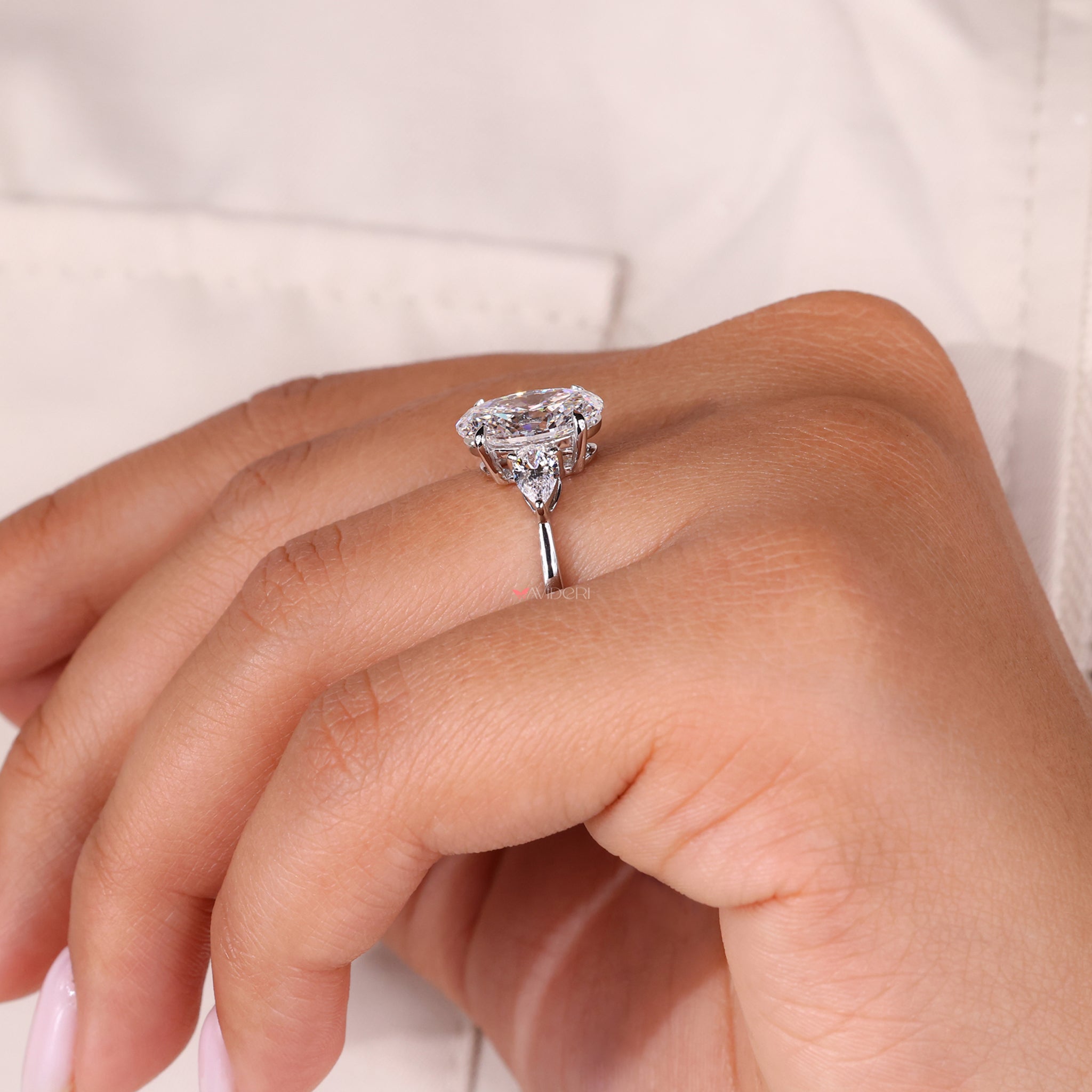 IGI certified three stone oval engagement ring ensuring top-notch quality.