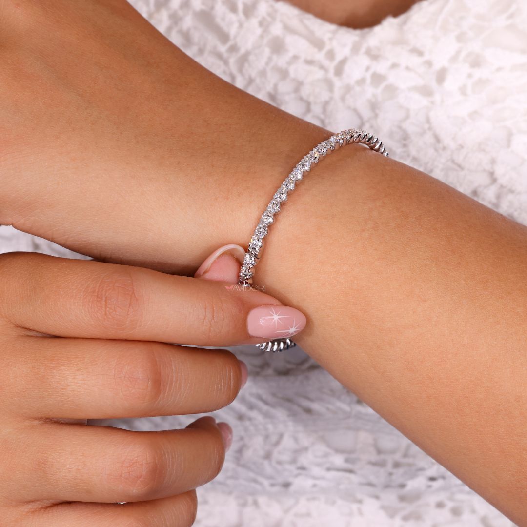 Bangle bracelets gold crafted with care for a timeless and sophisticated look.