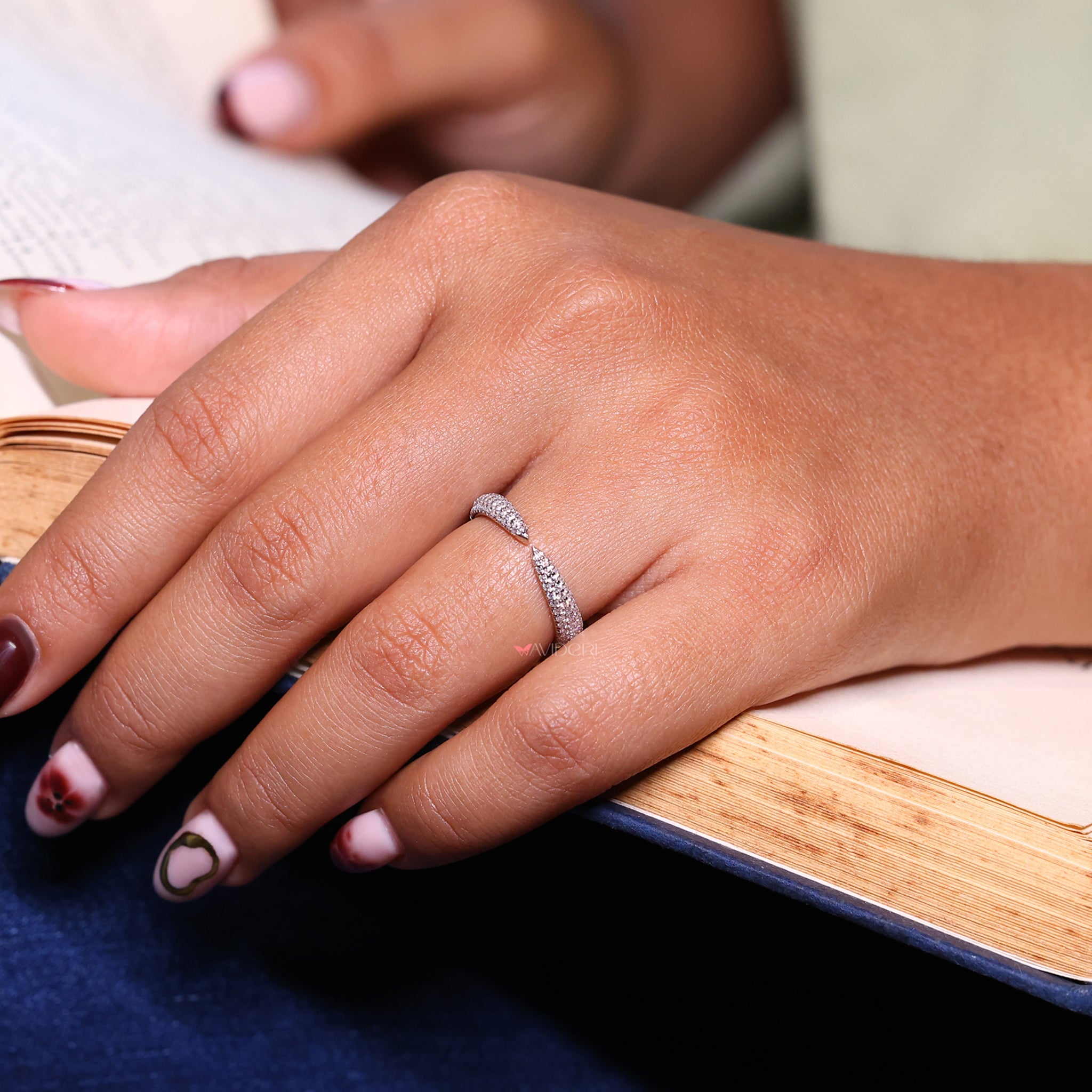 Elegant wedding band in white gold design.