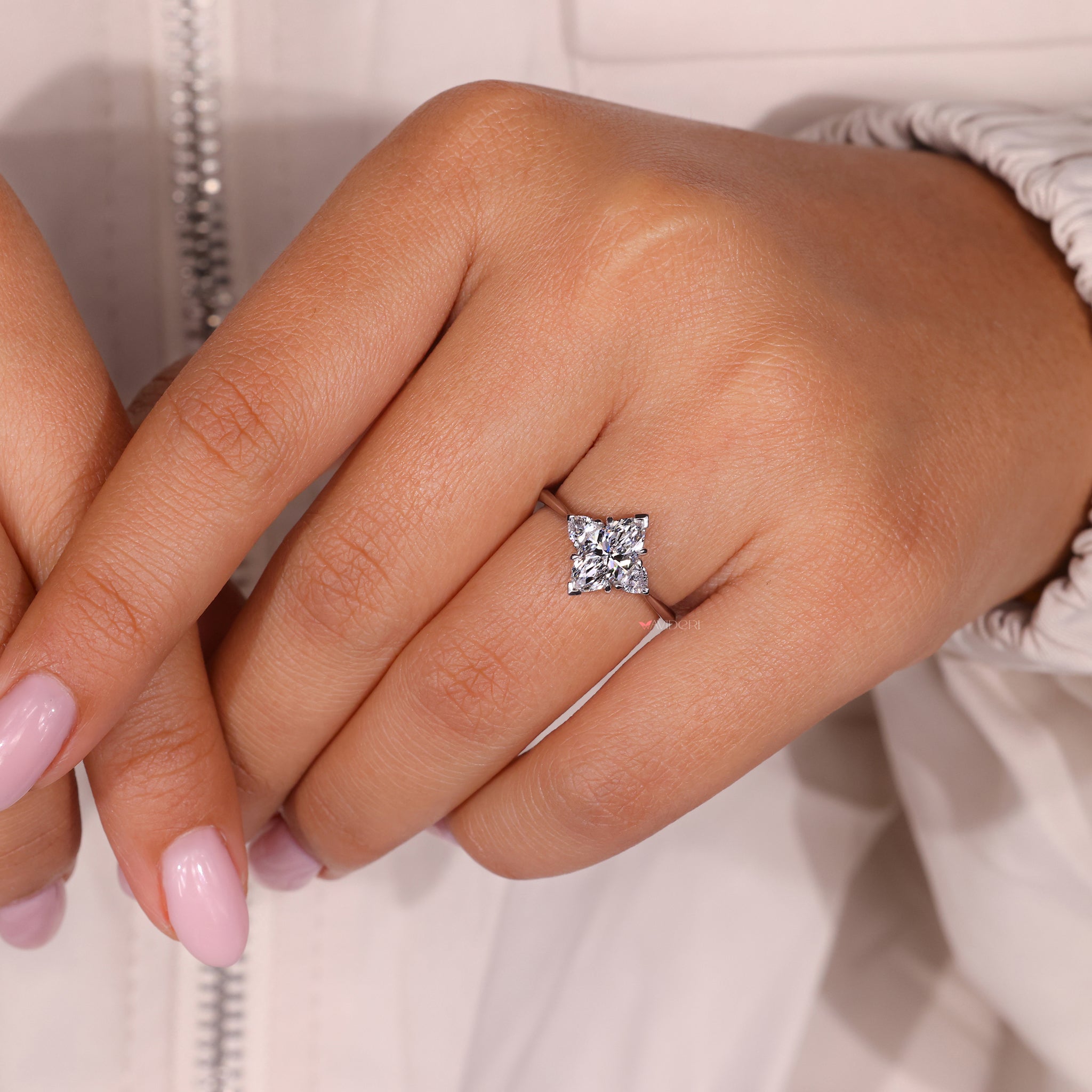 Unique Knife Edge Shank design for a sleek and modern engagement 
ring style.