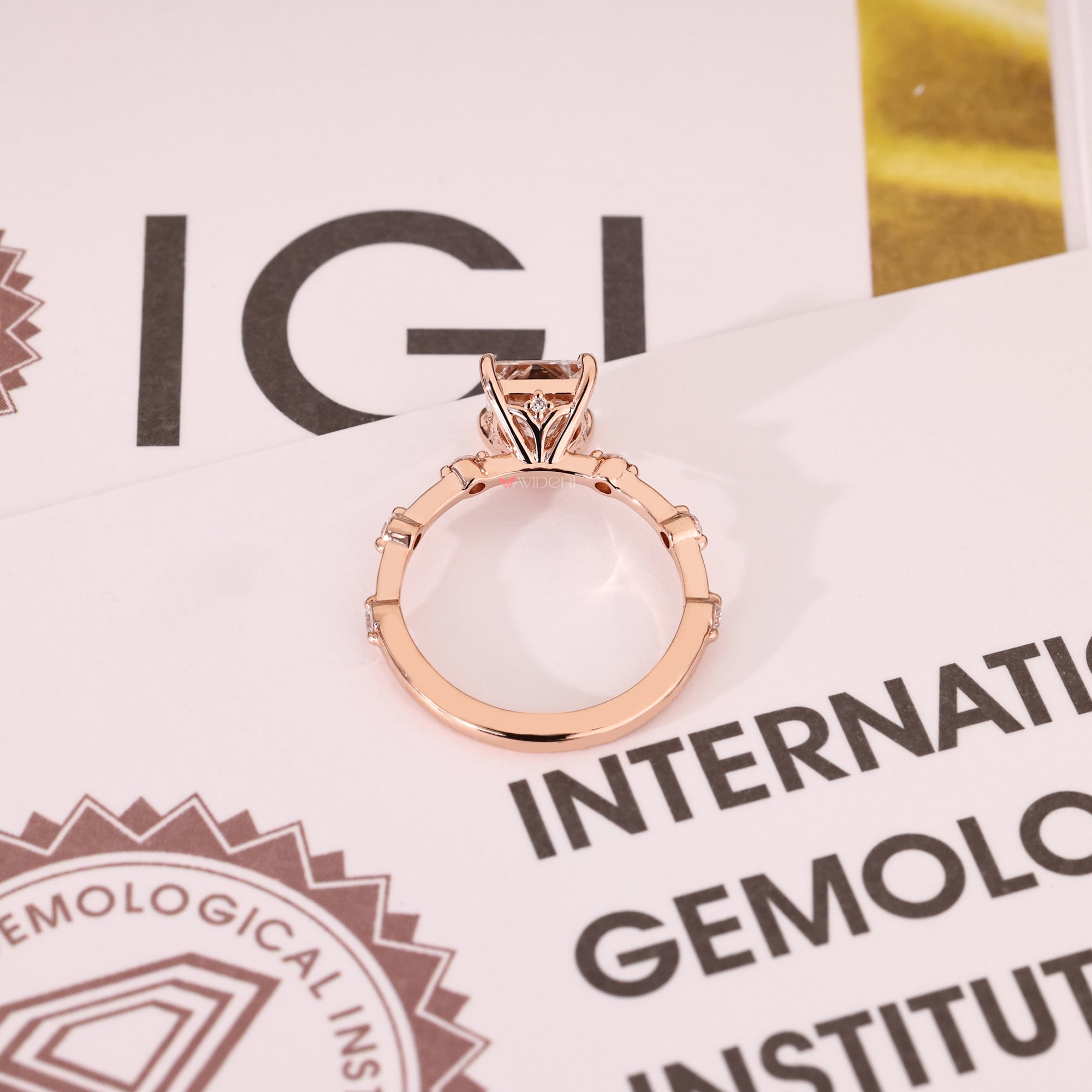 Lab Grown Diamond with IGI certified design.