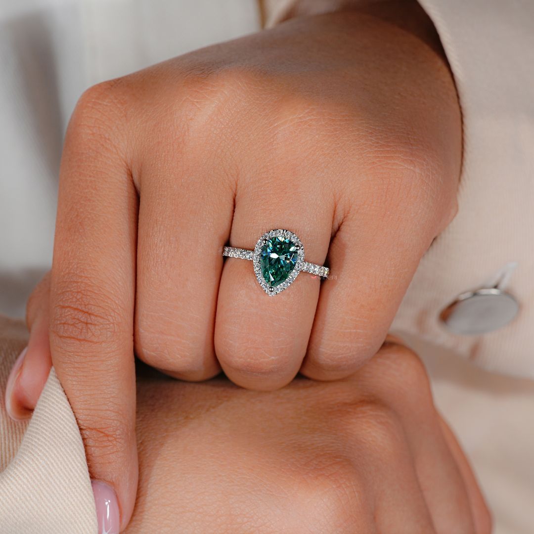 Round cut engagement ring featuring dazzling brilliance.